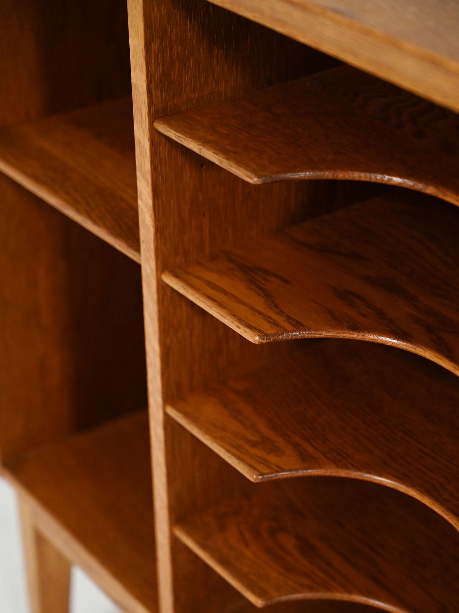 Mobiletto portariviste in rovere Åvidabergs anni '50 im Zustand „Gut“ im Angebot in Brescia, IT