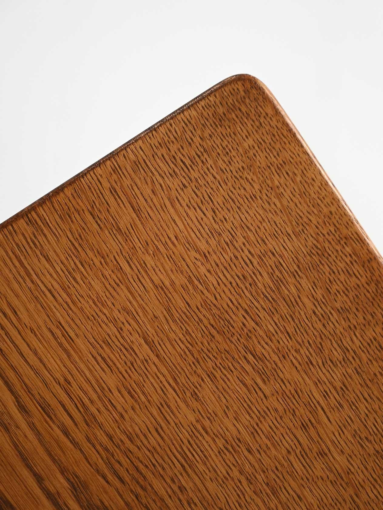 Mobiletto portariviste in rovere Åvidabergs anni '50 (Mitte des 20. Jahrhunderts) im Angebot