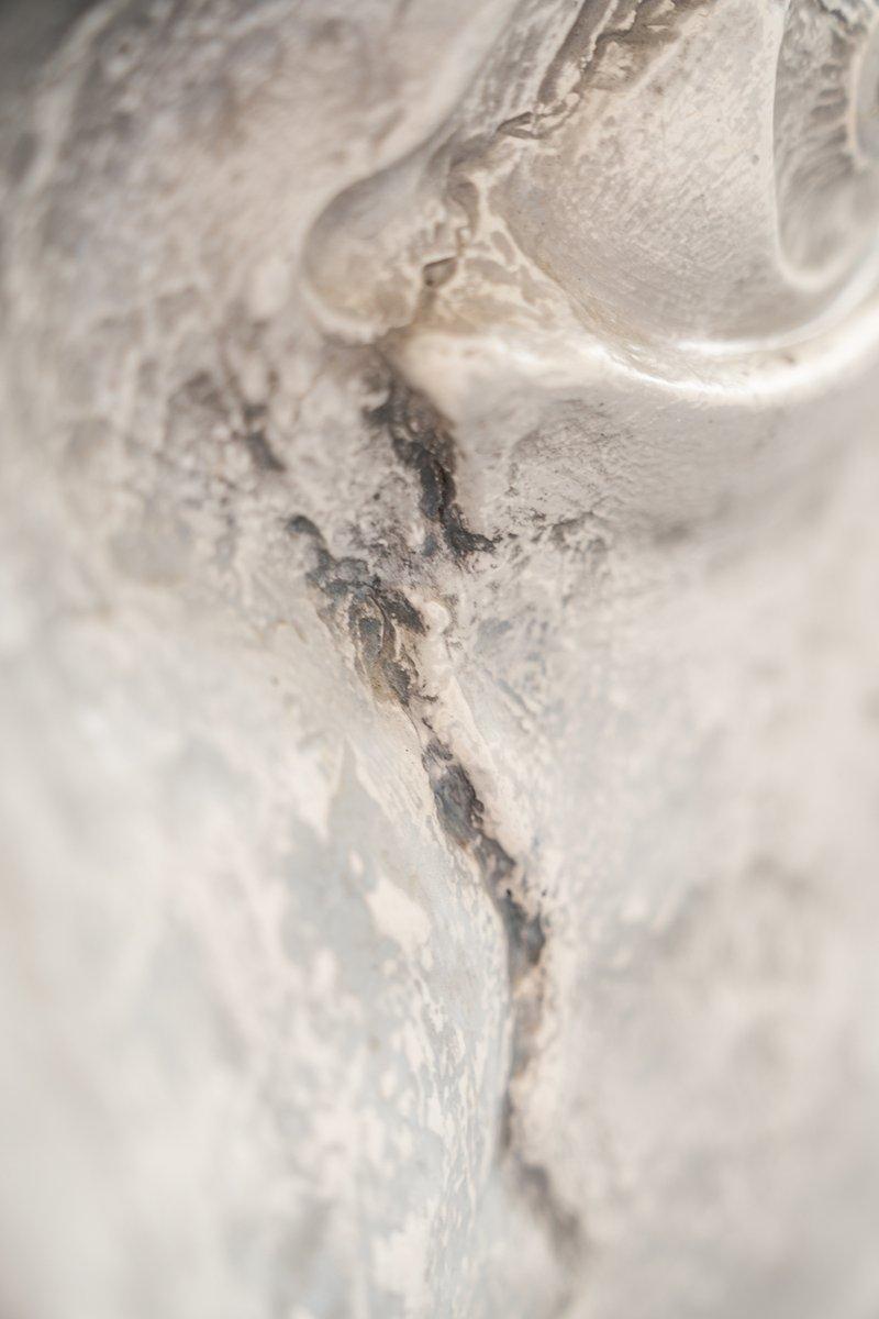 Mueble escultural de mármol de Carrara en venta 1