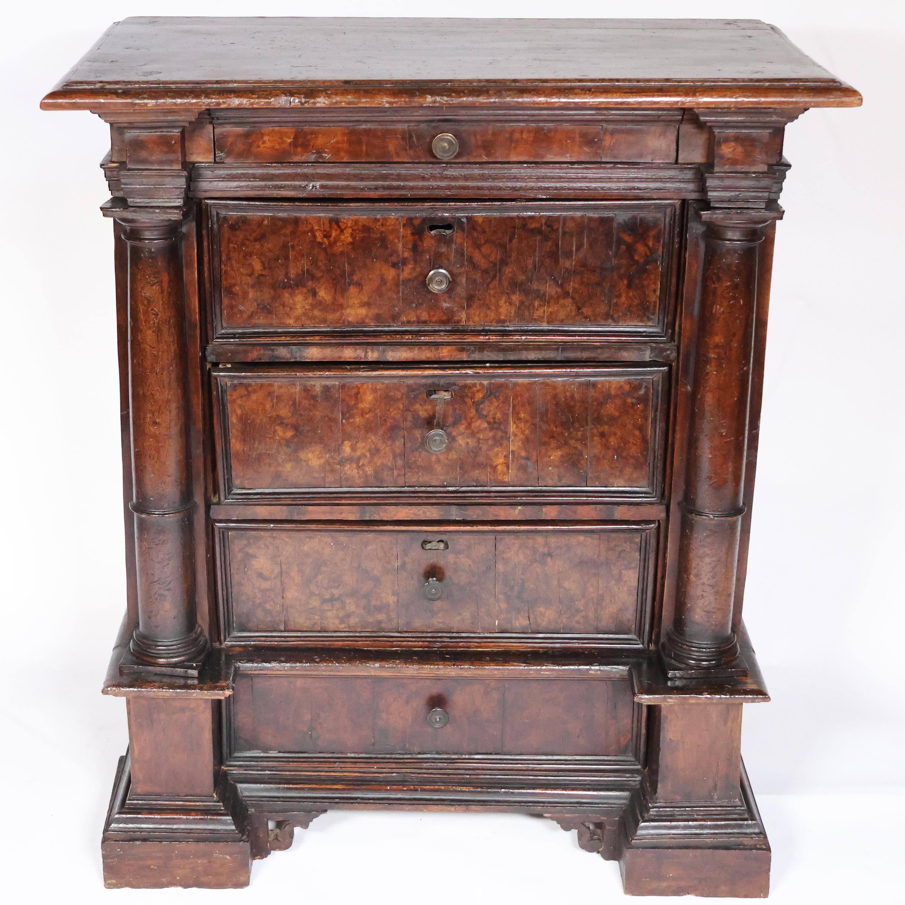 Cabinet à compartiments secrets, Toscane, fin du XVIe siècle début du XVIIe siècle Bon état - En vente à Brescia, IT