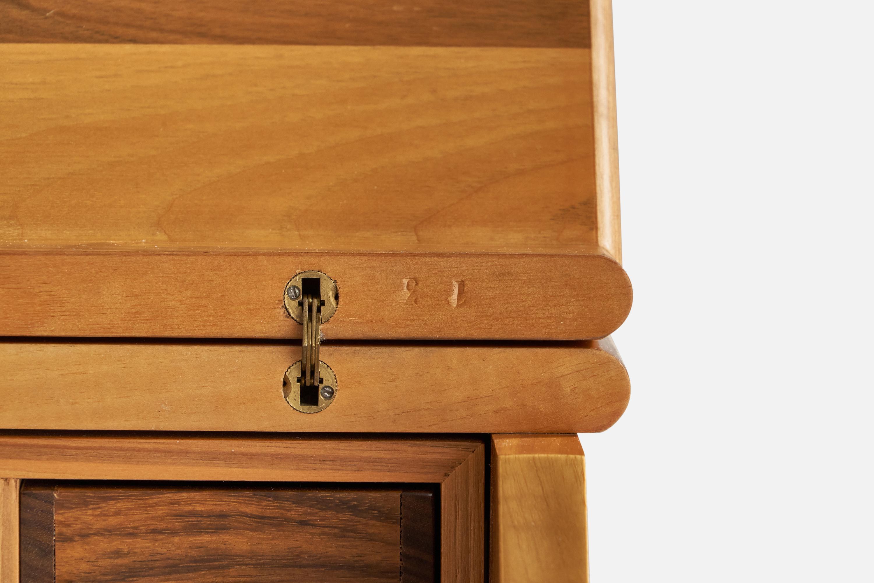Mobilgirgi, Chest of Drawers, Spalting Wood, Italy, 1970s In Good Condition For Sale In High Point, NC