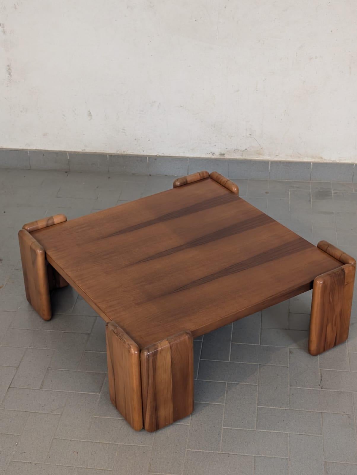 This vintage walnut side table, designed by the renowned Mario Marenco for Mobilgirgi, is a perfect addition to the luxury market. Its timeless design and high-quality craftsmanship make it a sought-after piece for collectors and enthusiasts of