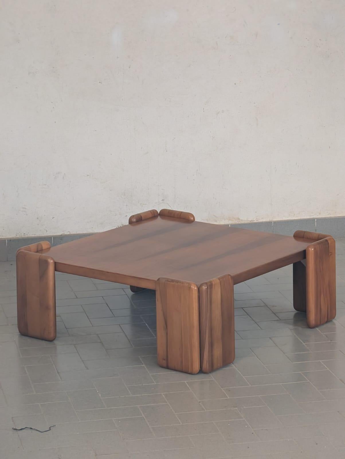 mobilgirgi coffee table in honey walnut national italian In condizioni buone in vendita a Medesano, Parma