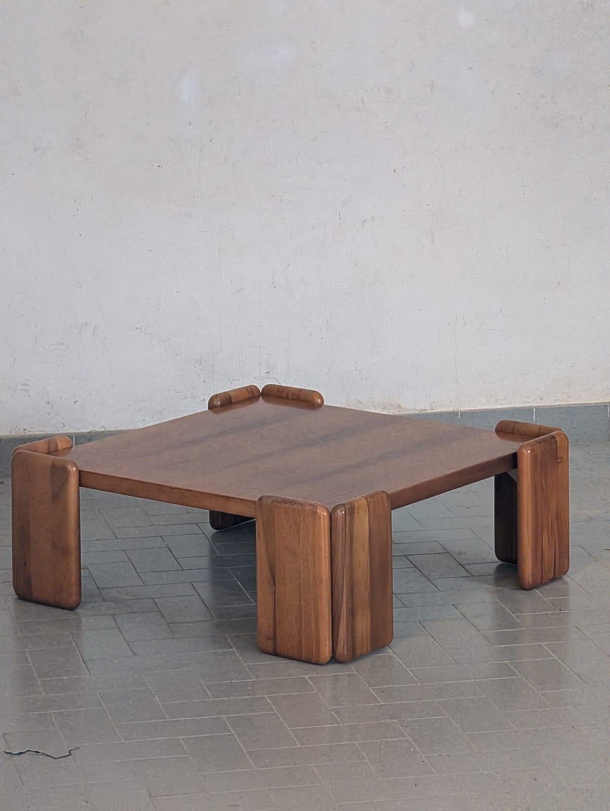 Late 20th Century mobilgirgi coffee table in honey walnut national italian in vendita