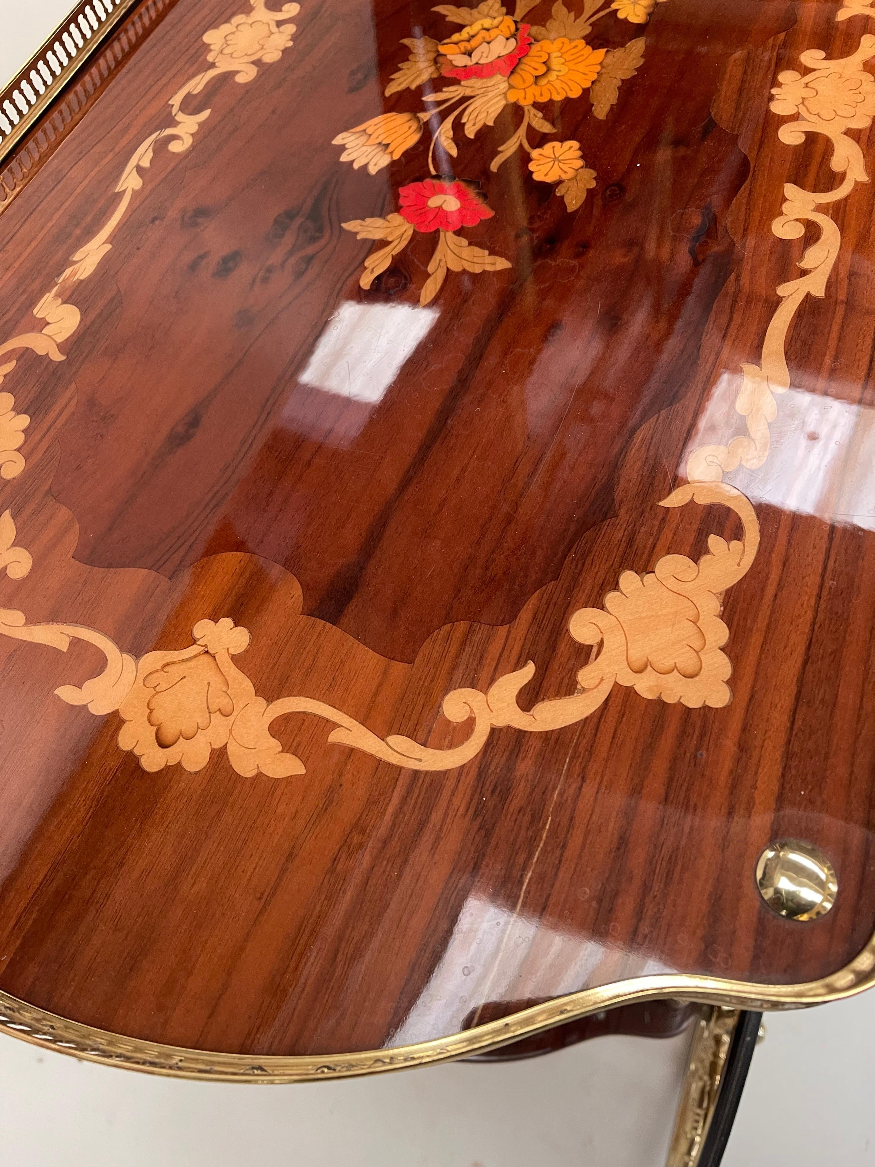 Majestuoso carrello bar in ottone e legno intarsiato In Excellent Condition For Sale In Cantù, IT