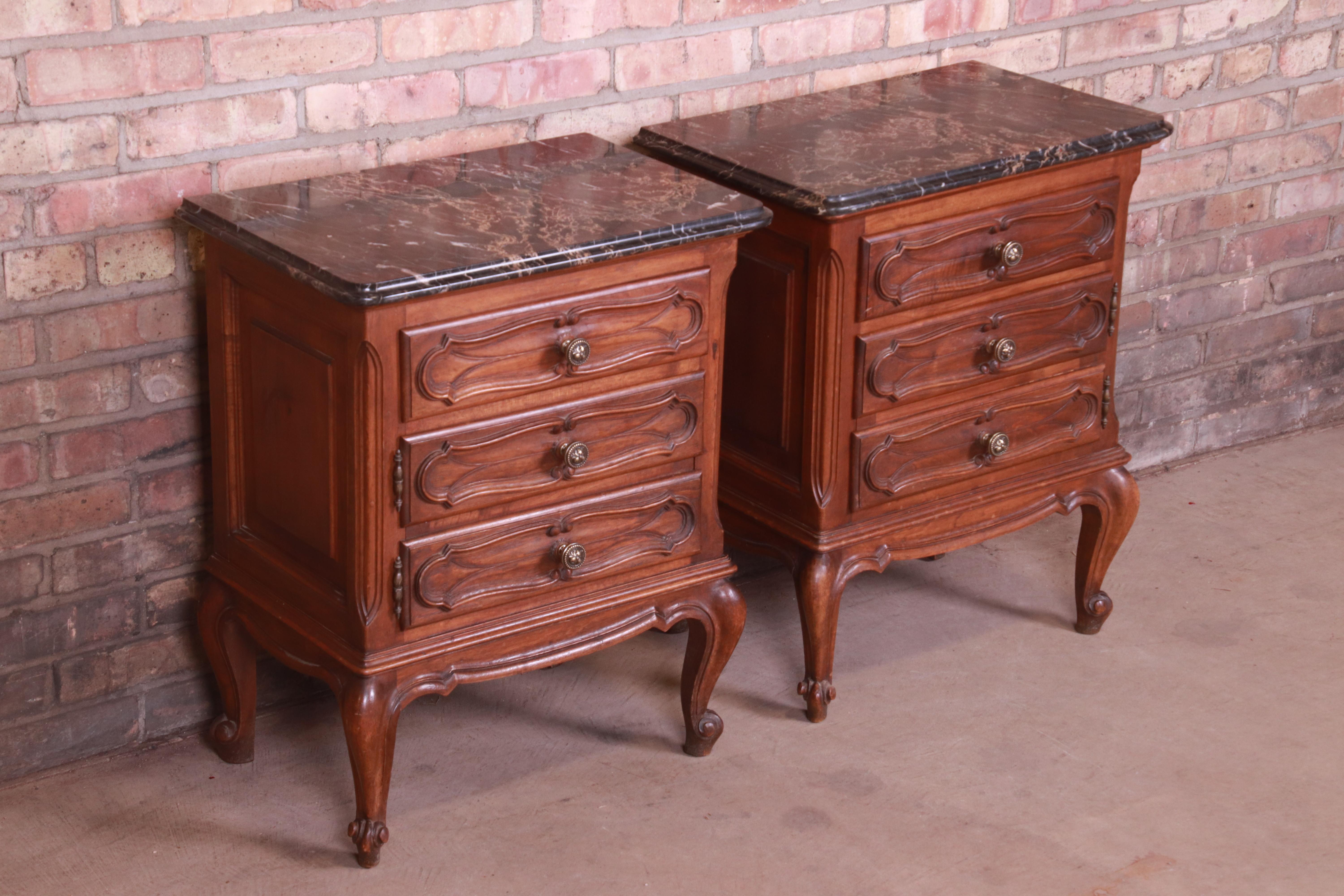 Louis XV Mobili Barovero Italian Provincial Carved Walnut Marble Top Nightstands, Pair