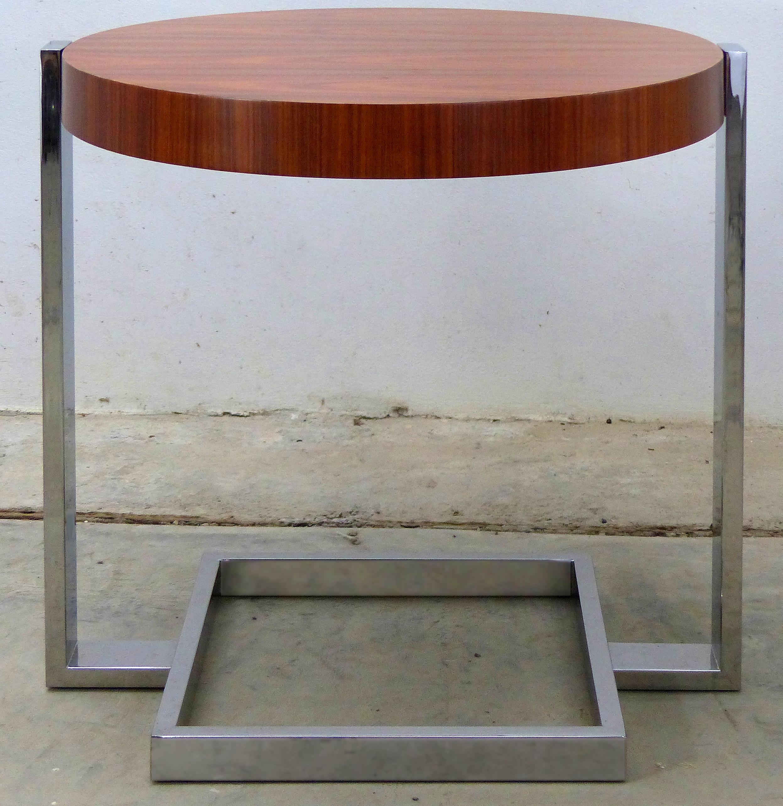 Mid-Century Modern Mobilidea Round Side Table For Sale