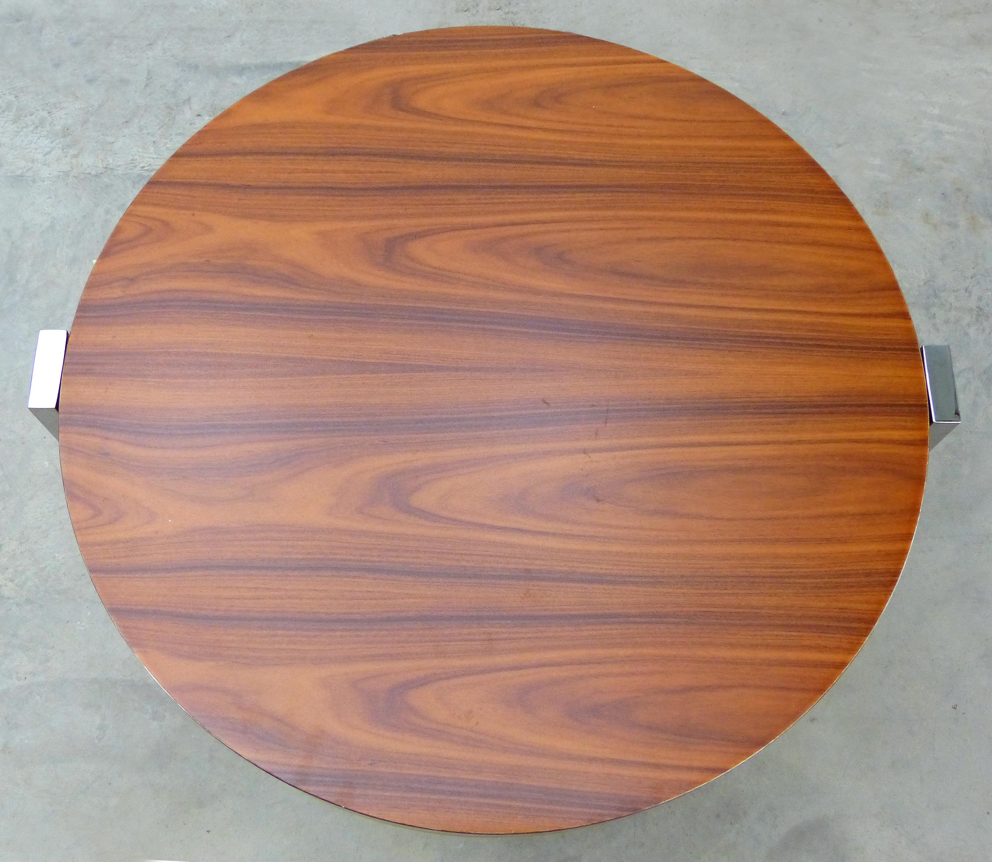 Mobilidea Round Side Table In Good Condition For Sale In Miami, FL