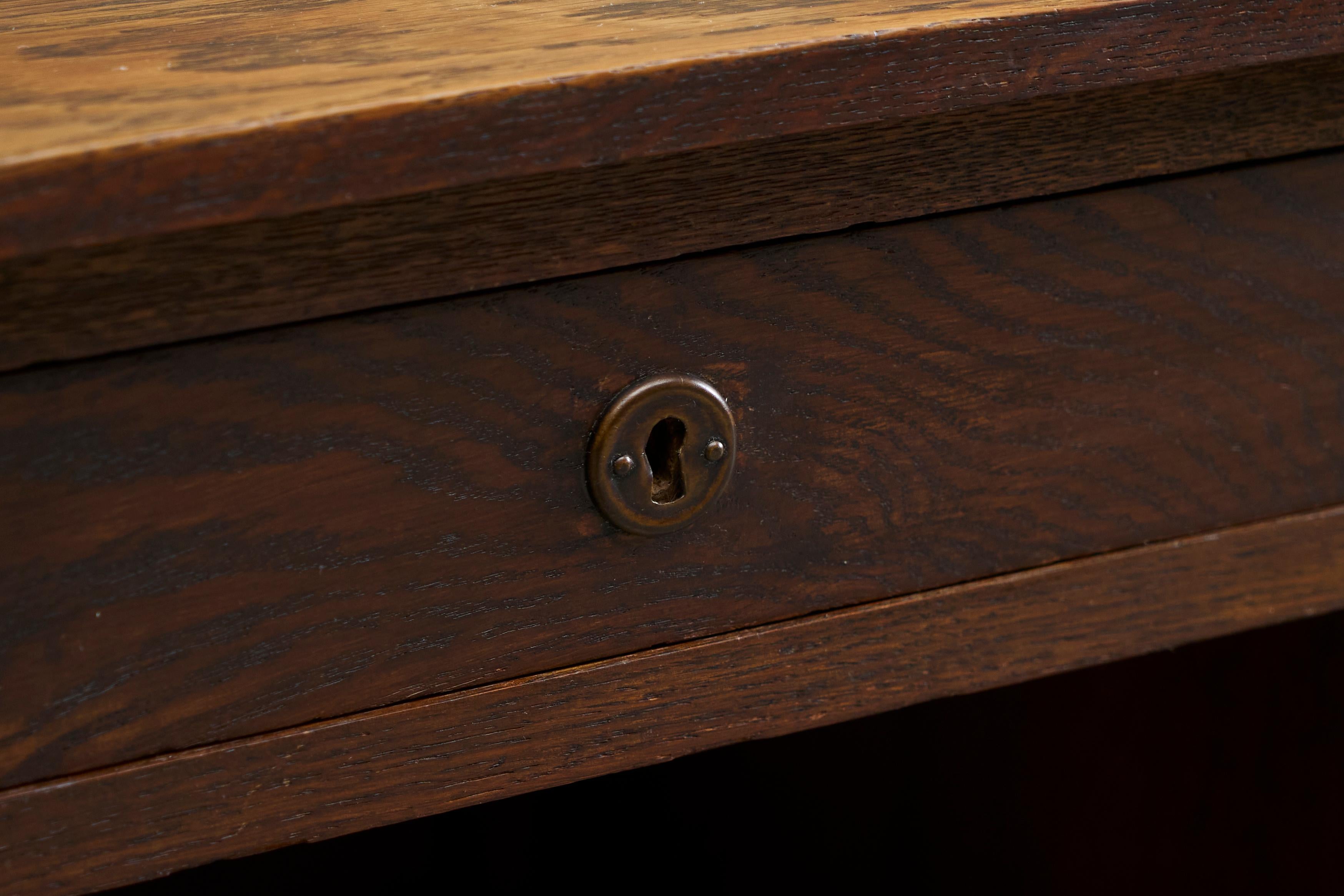 Belga Mobilier AVEA Scrivania in Oak massiccio Belgio anni '30 in vendita