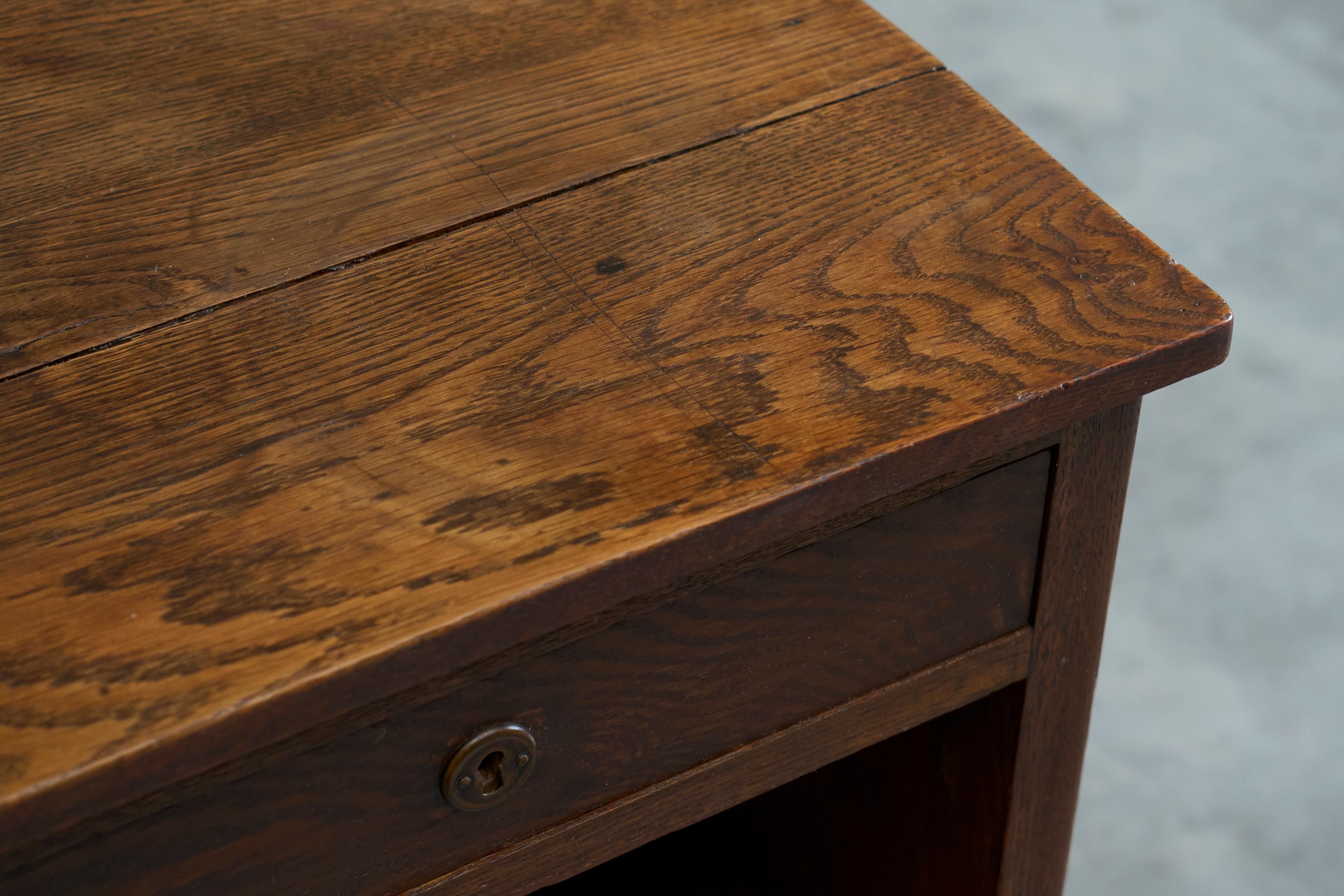 XX secolo Mobilier AVEA Scrivania in Oak massiccio Belgio anni '30 in vendita