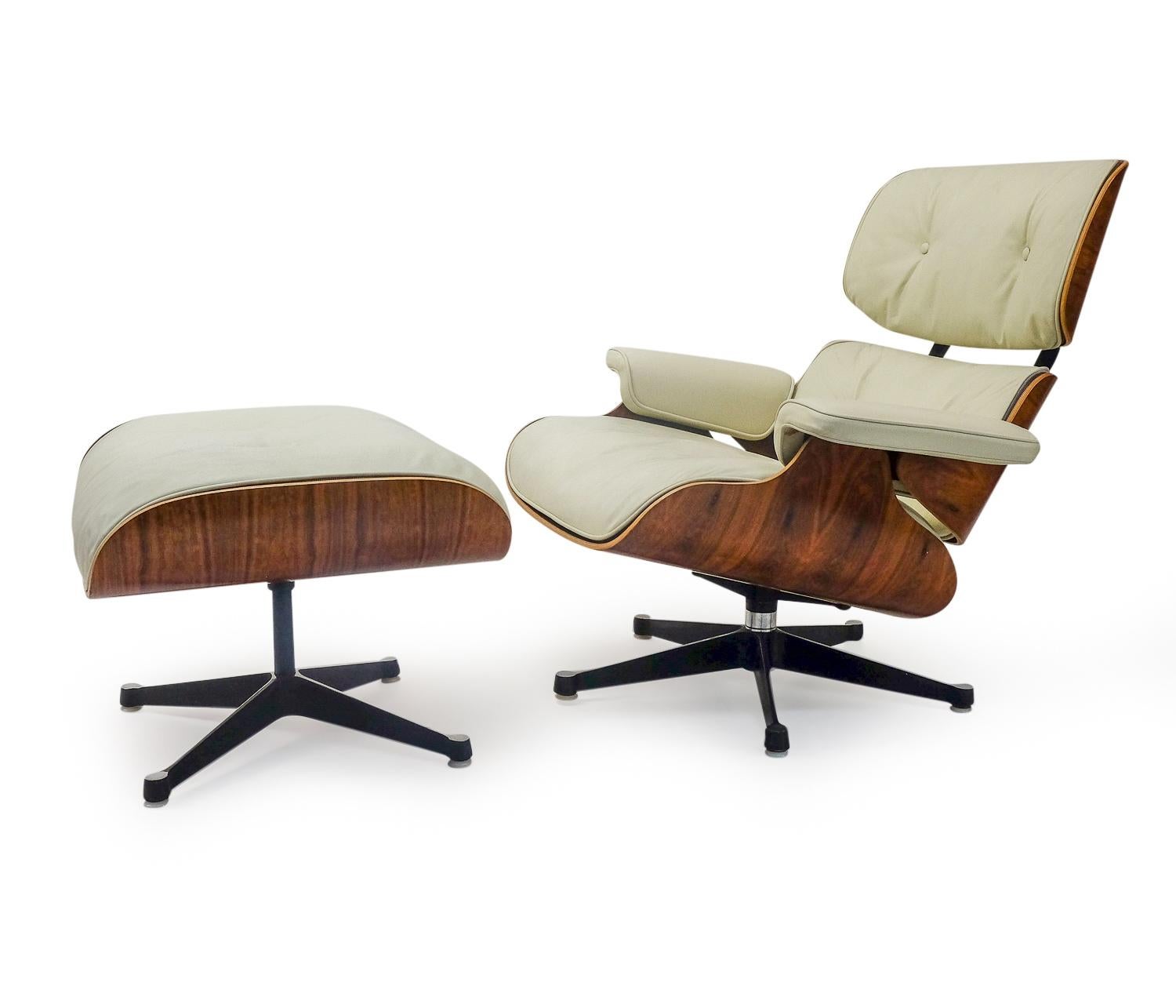 Mobilier International Eames Lounge Chair and Ottoman Rosewood In Good Condition In Bern, CH