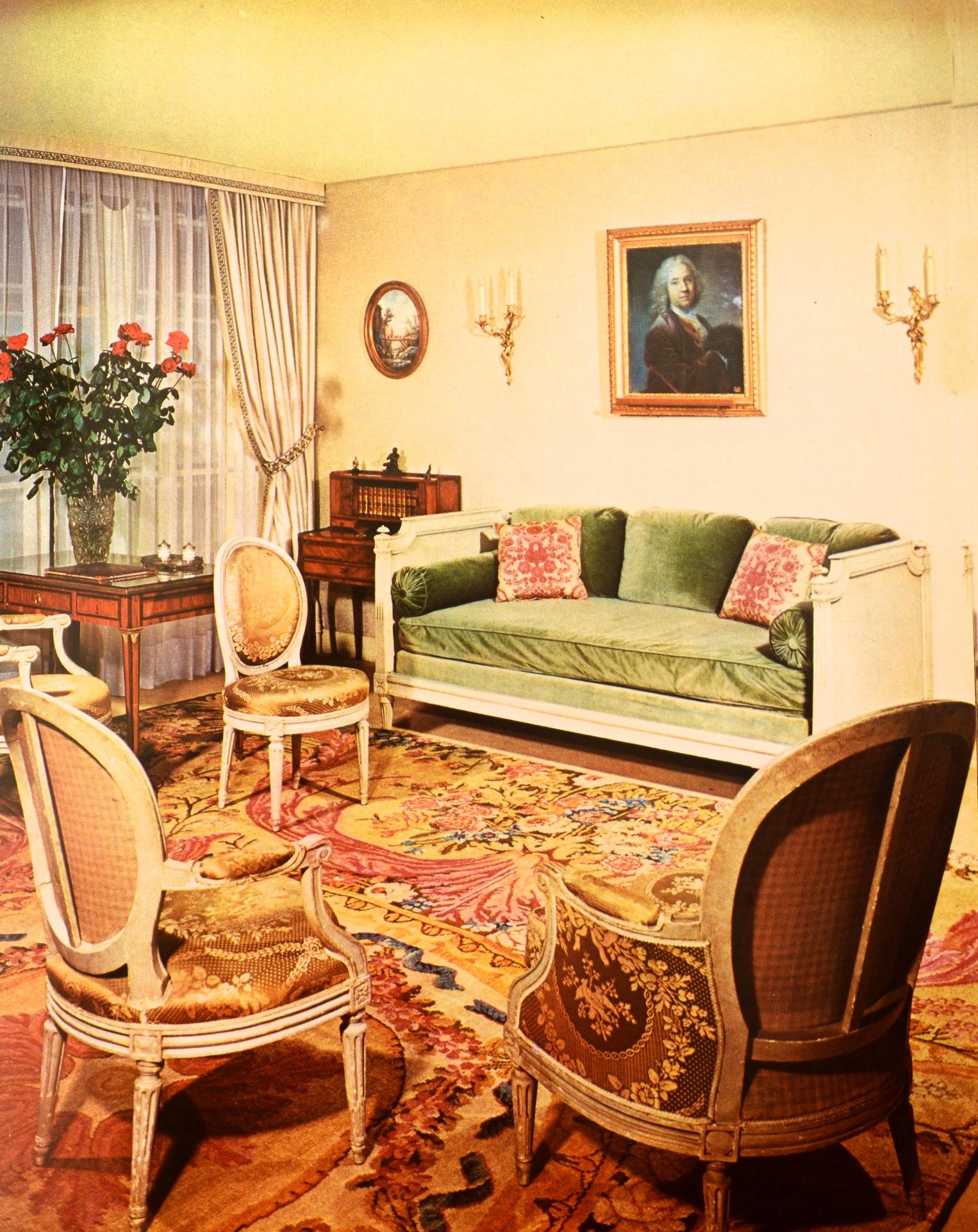 Mobilier Louis XVI by Monica Burckhardt, 1st Edition For Sale 5