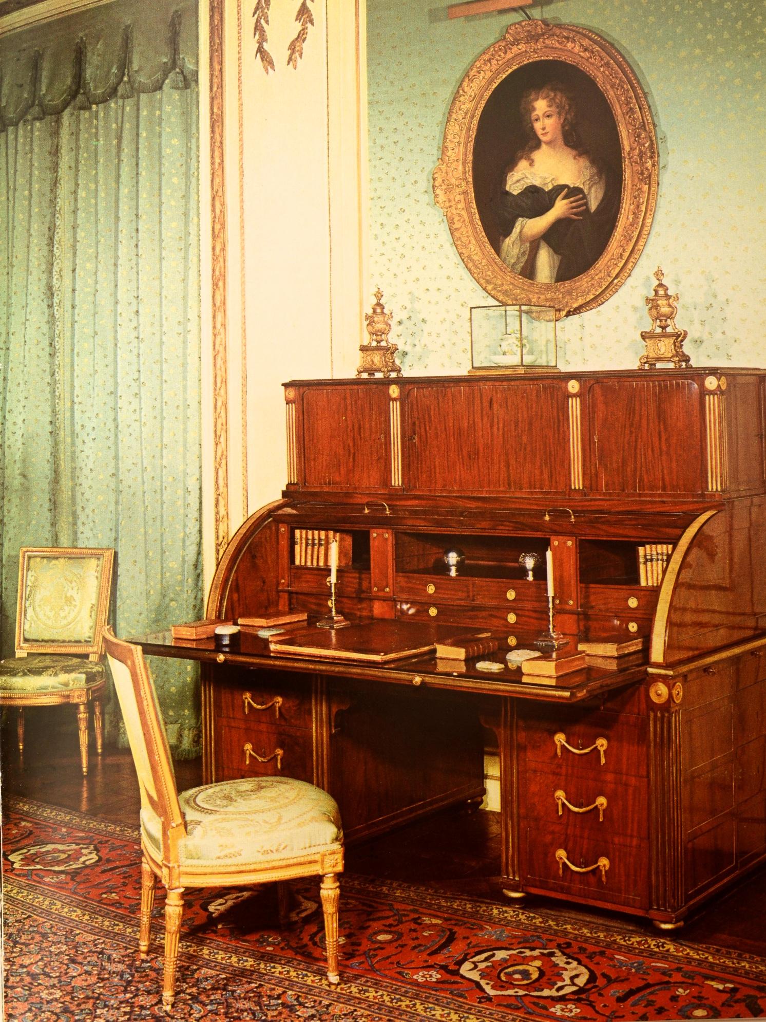 Mobilier Louis XVI by Monica Burckhardt, 1st Edition For Sale 1