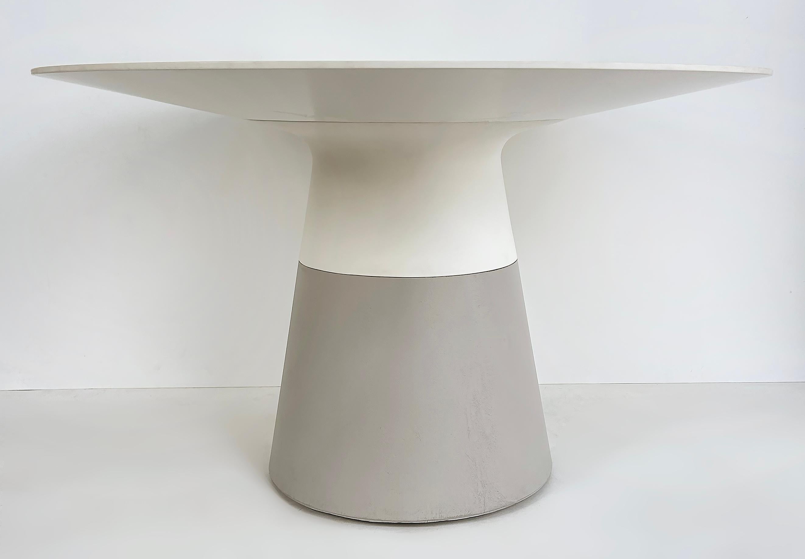 Mobital Maldives Dining Table, Solid Composit Surface Top, Concrete Polymer Base In Good Condition For Sale In Miami, FL