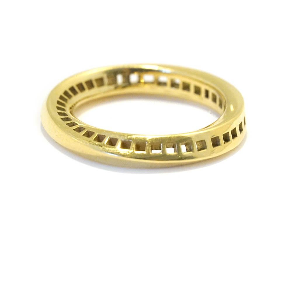 18 Karat Yellow Gold Mobius Band - Squares Holes (without diamonds)

This Mobius Wedding Ring is made in high polish 18k gold with square holes in all 4 dimensions, which create a special texture, using cutting edge technology to create unique