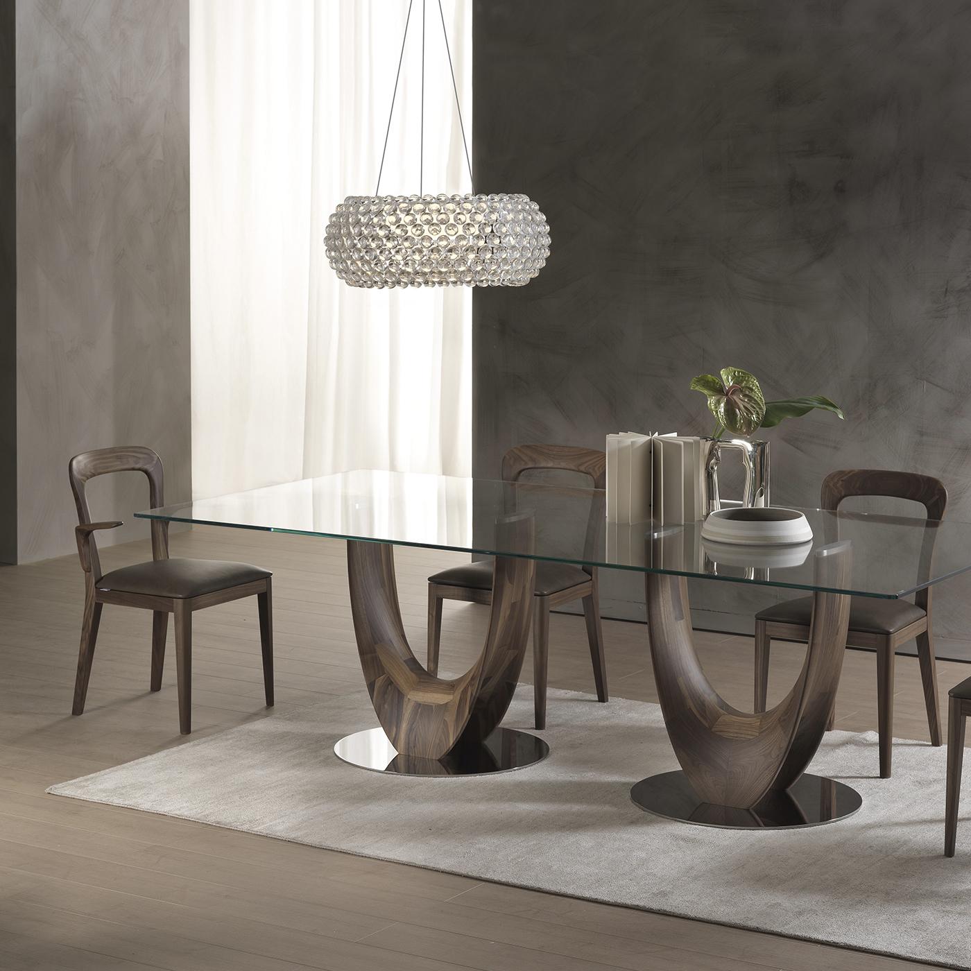 This stunning dining table is part of the Mobius collection designed by Stefano Bigi. The elegant top is a rectangle in tempered glass and electro-welded supports (available with a thickness of either 10 or 12 mm, also in clear). Underneath it, two