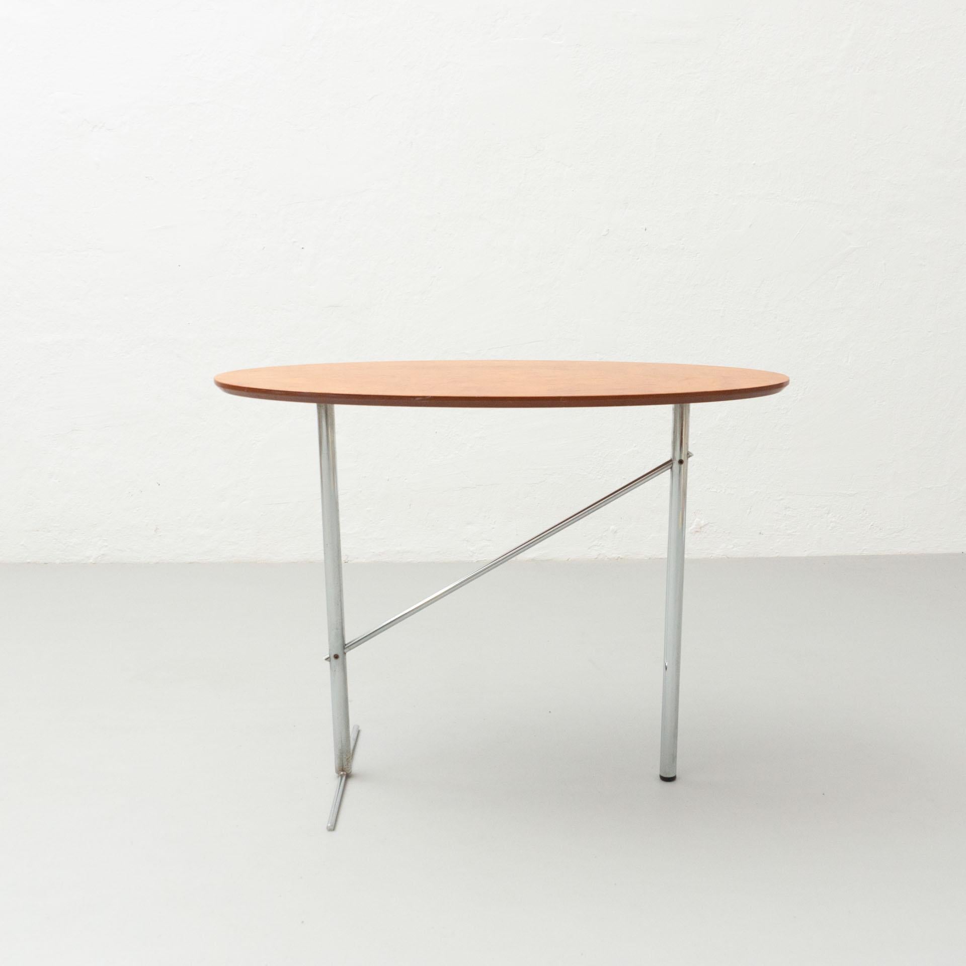 Mobles 114 Wood and Metal Side Table, circa 1980 In Good Condition In Barcelona, Barcelona
