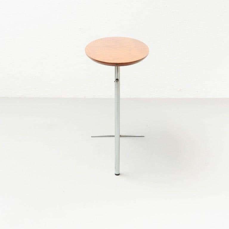 Mobles 114 Wood and Metal Side Table, circa 1980 In Good Condition For Sale In Barcelona, Barcelona