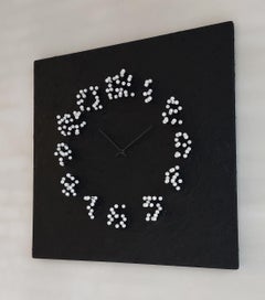 Mocap 'Moonwalk' Illusionistic Wall Clock