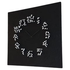 Mocap 'Moonwalk' Illusionistic Wall Clock