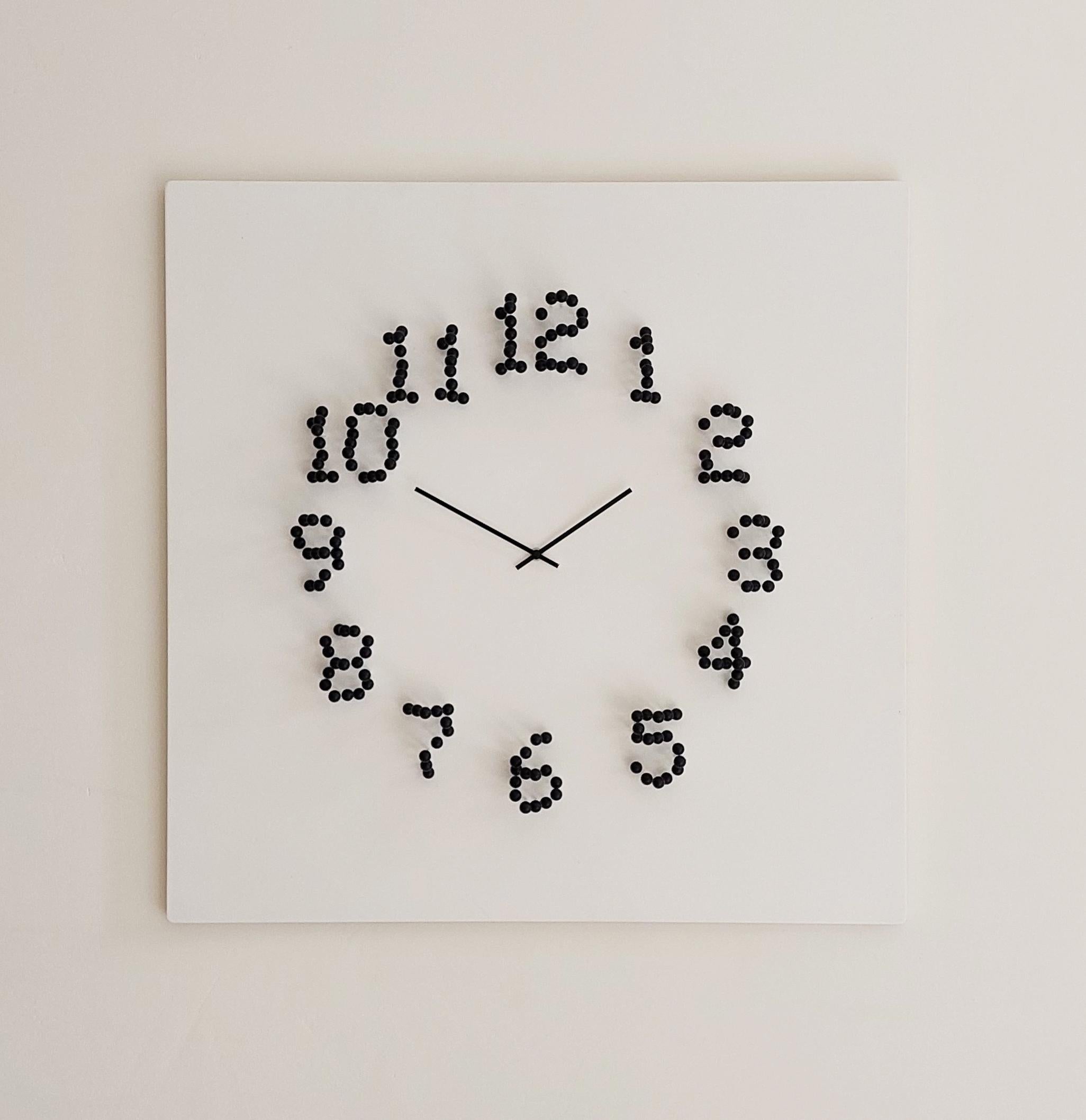 Mocap (white-black)
Illusionistic wall clock
Design: Jan Paul

“Time is an illusion”
Most wall-clocks have the same basic shape: round. Also the same looking time-indication by 
numbers or stripes.
“MOCAP” steps away from the basic. It’s appearance
