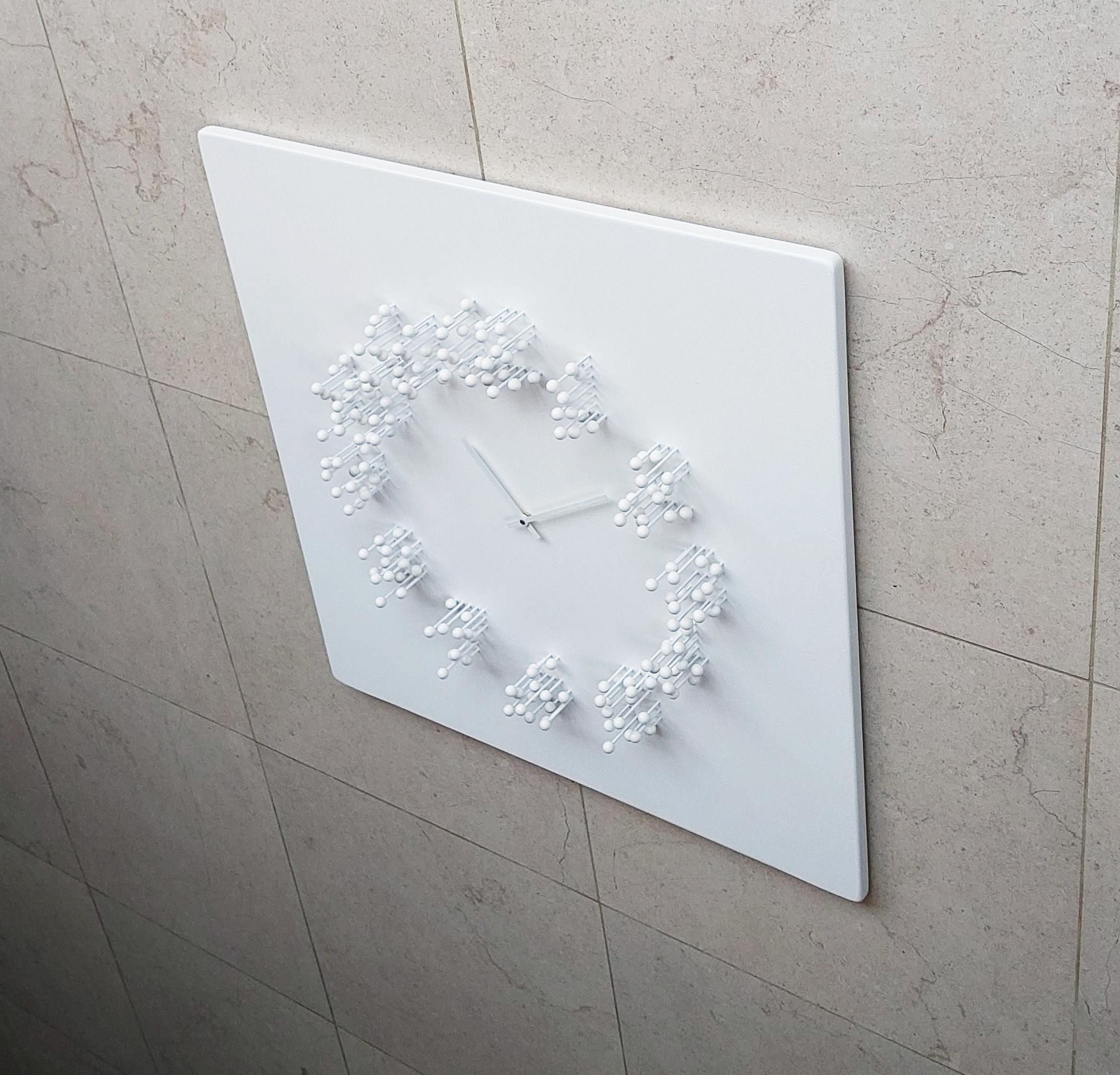Fait main Horloge murale Mocap « blanc/blanc » illusionniste en vente