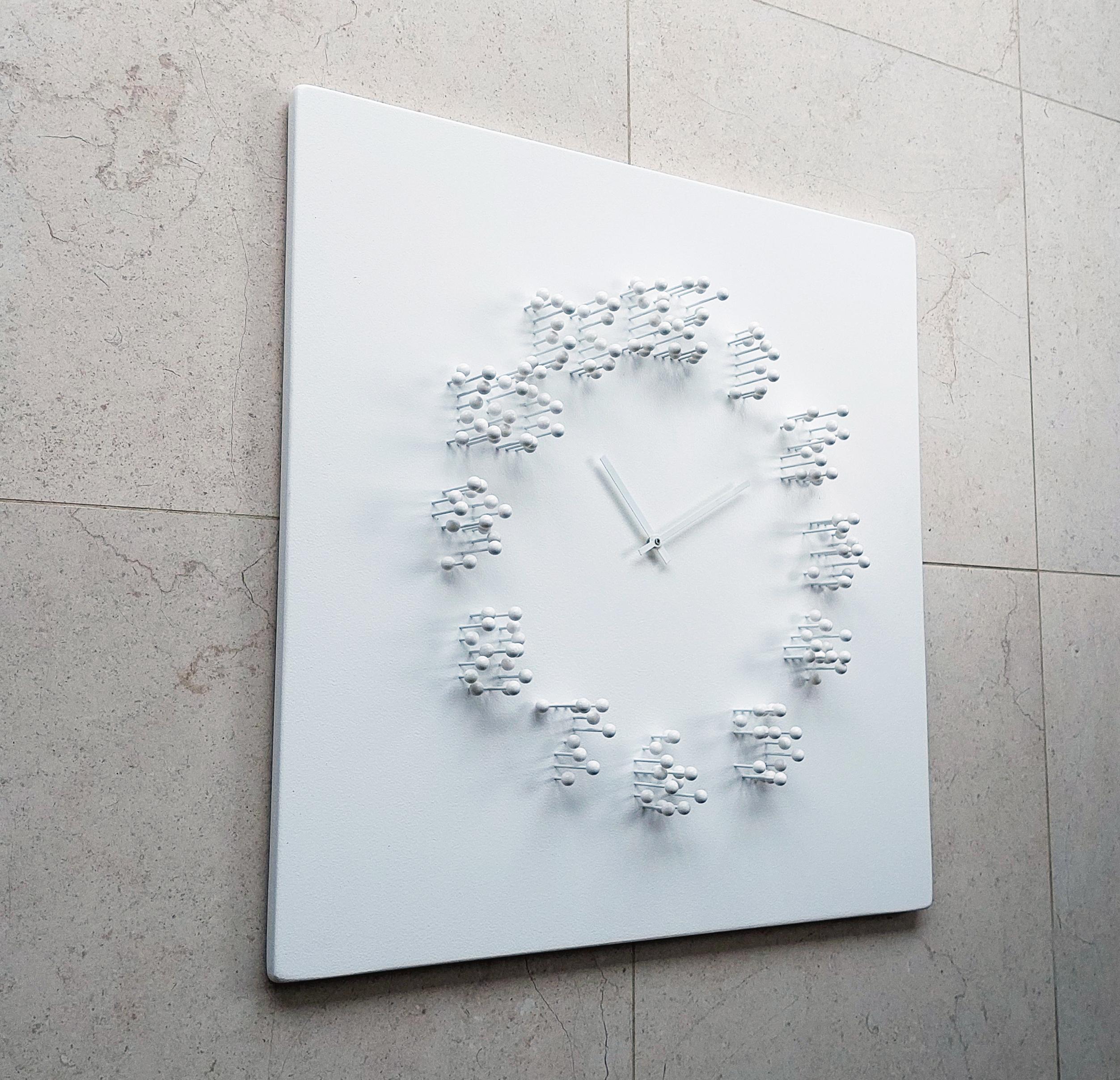 Horloge murale Mocap « blanc/blanc » illusionniste en vente 1