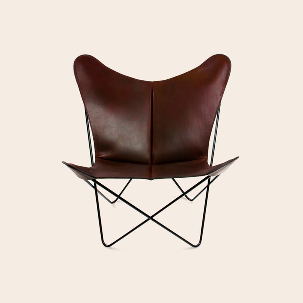 Mocca and black trifolium chair by OxDenmarq
Dimensions: D 69 x W 78 x H 86 cm
Materials: Leather, Textile, Stainless Steel
Also Available: Different leather colors and other frame color available.

OX DENMARQ is a Danish design brand aspiring