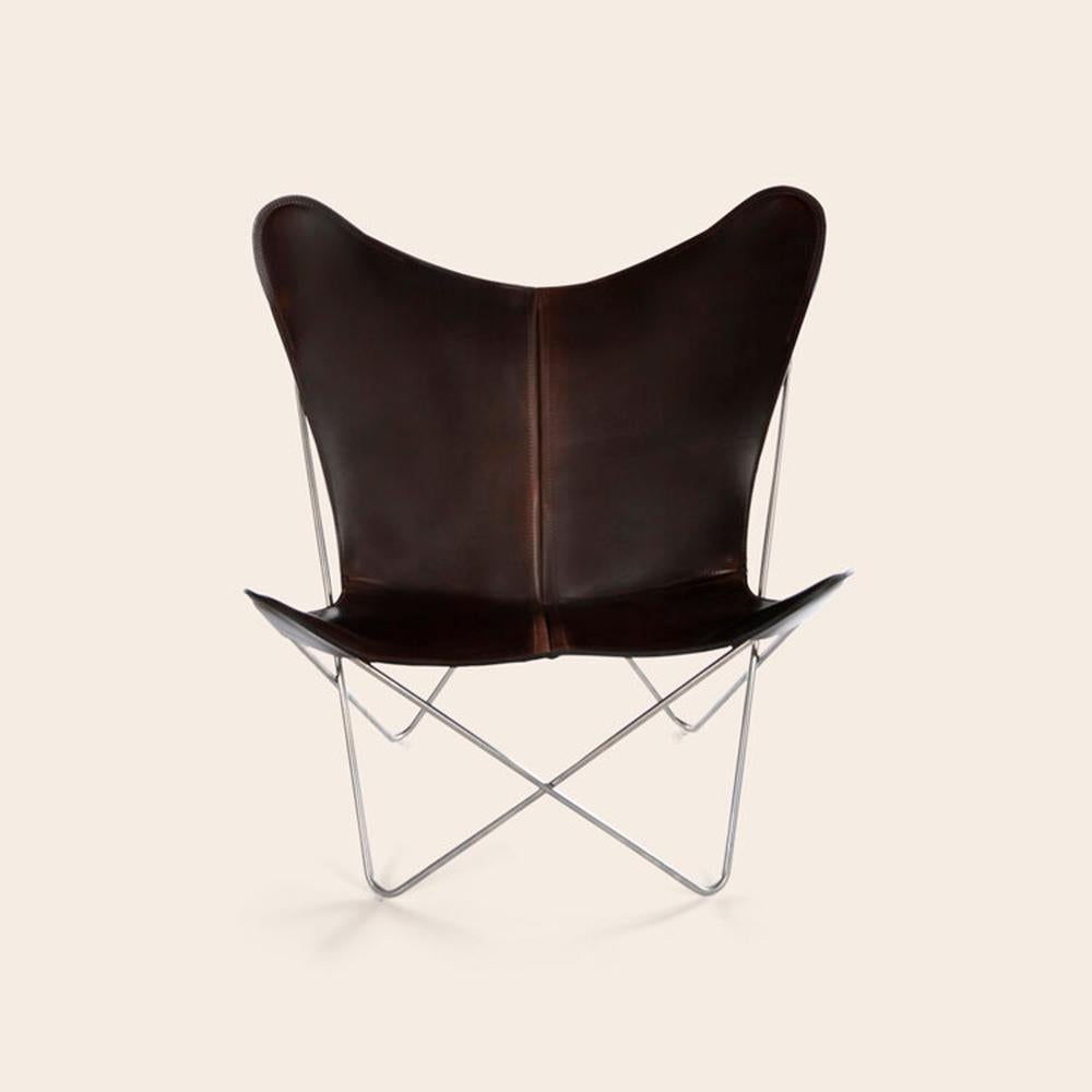 Mocca and Steel Trifolium Chair by OxDenmarq
Dimensions: D 69 x W 78 x H 86 cm
Materials: leather, textile, stainless steel.
Also available: Different leather colors and another frame color available.
OX DENMARQ is a Danish design brand aspiring