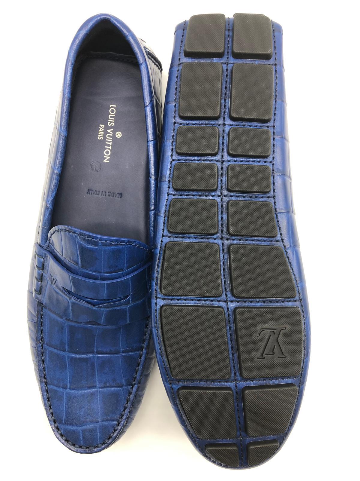 Louis Vuitton Loafers in blue leather (Crocodile style)
Model: Shade For how Crocodile blue
Size: 10 (44.5)
Brand new, sold with box