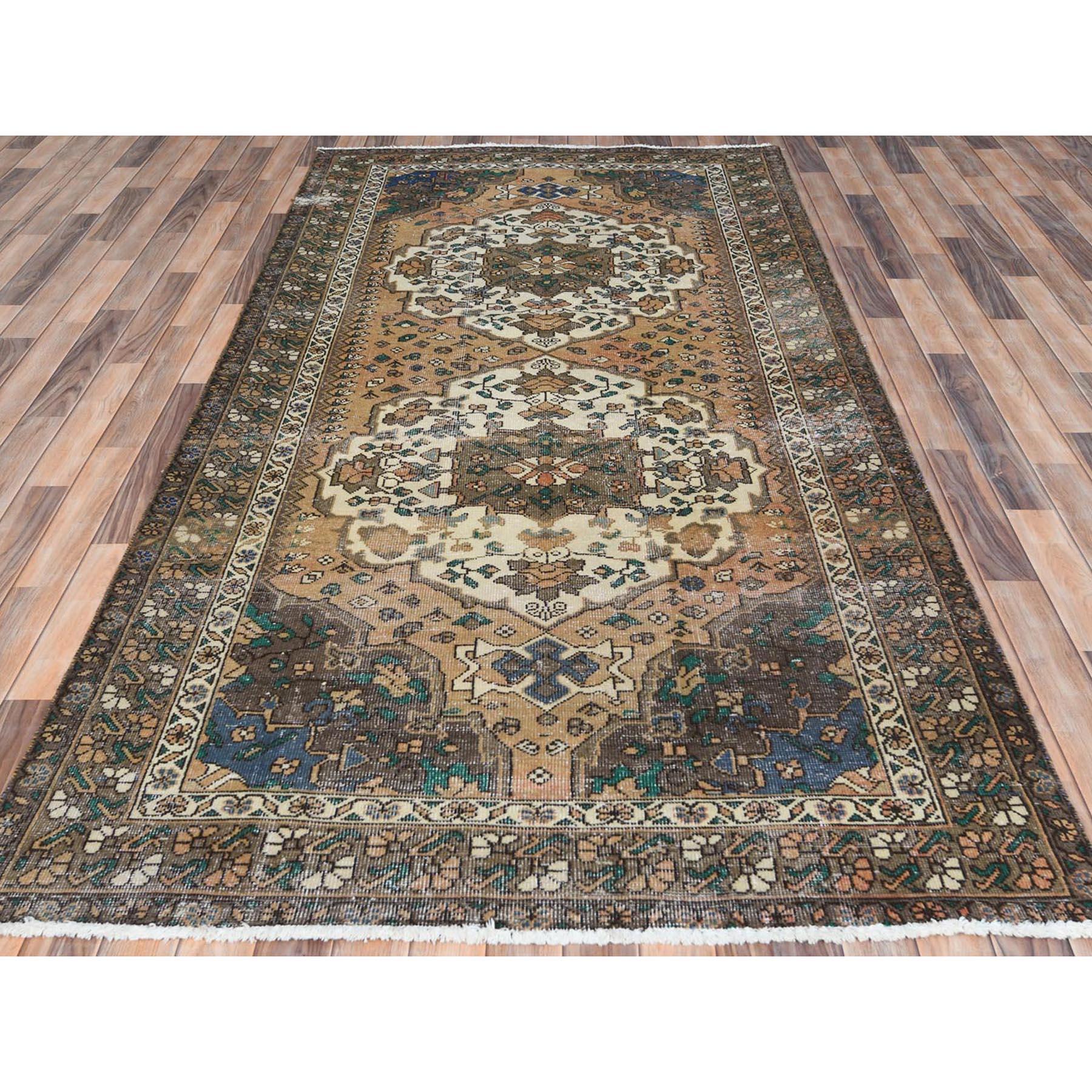 Ce fabuleux tapis noué à la main a été créé et conçu pour une résistance et une durabilité accrues. Ce tapis a été fabriqué à la main pendant des semaines selon la méthode traditionnelle qui est utilisée pour faire des
Taille exacte du tapis en