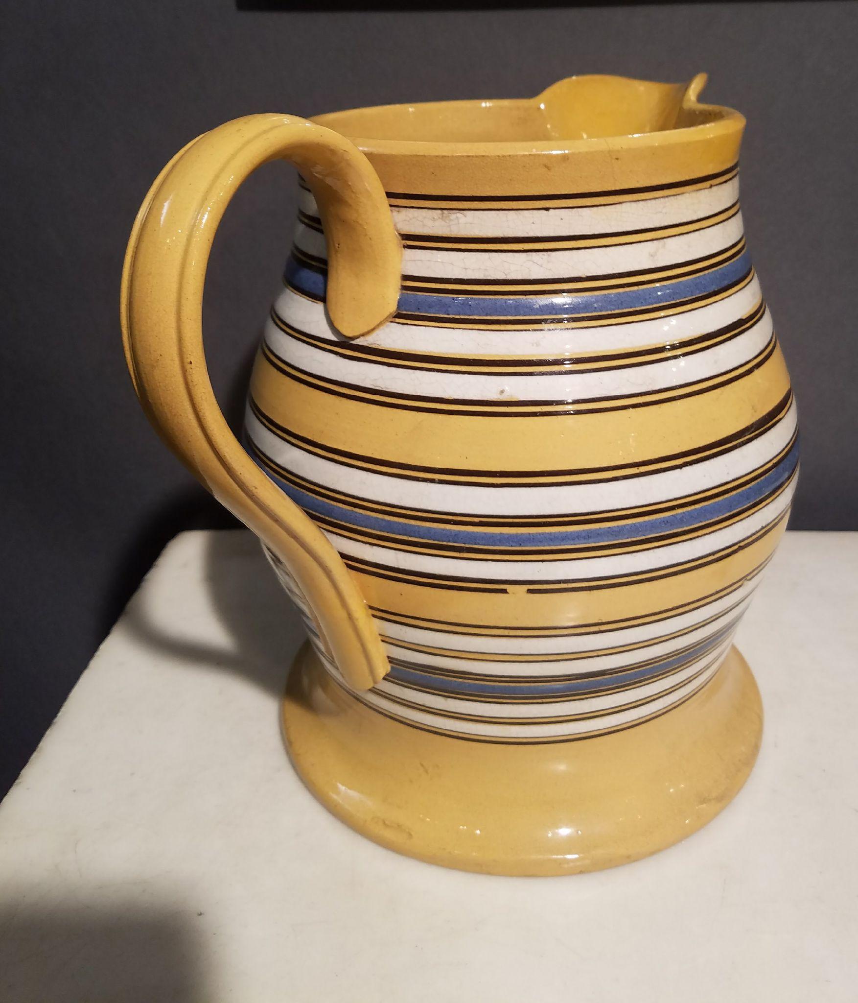 Grand pichet jaune à bandes multiples Mocha en vente 3