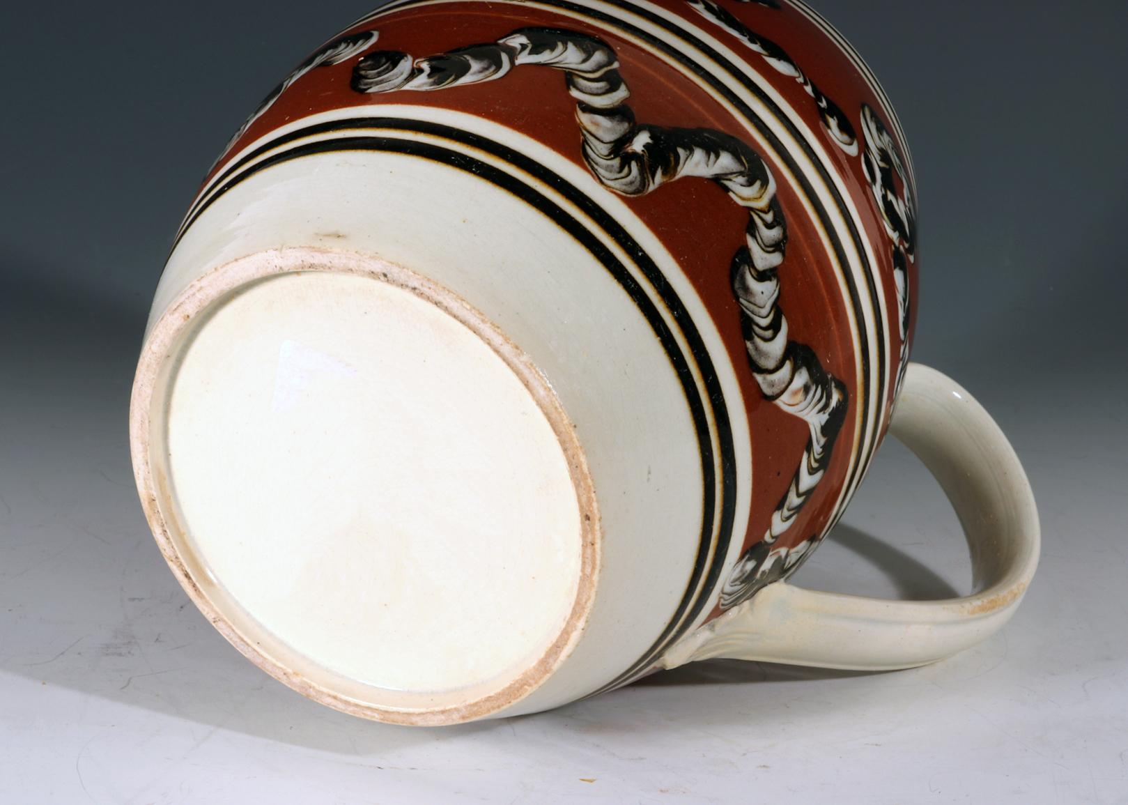 Pichet en poterie moka avec motifs de vers de terre en vente 1