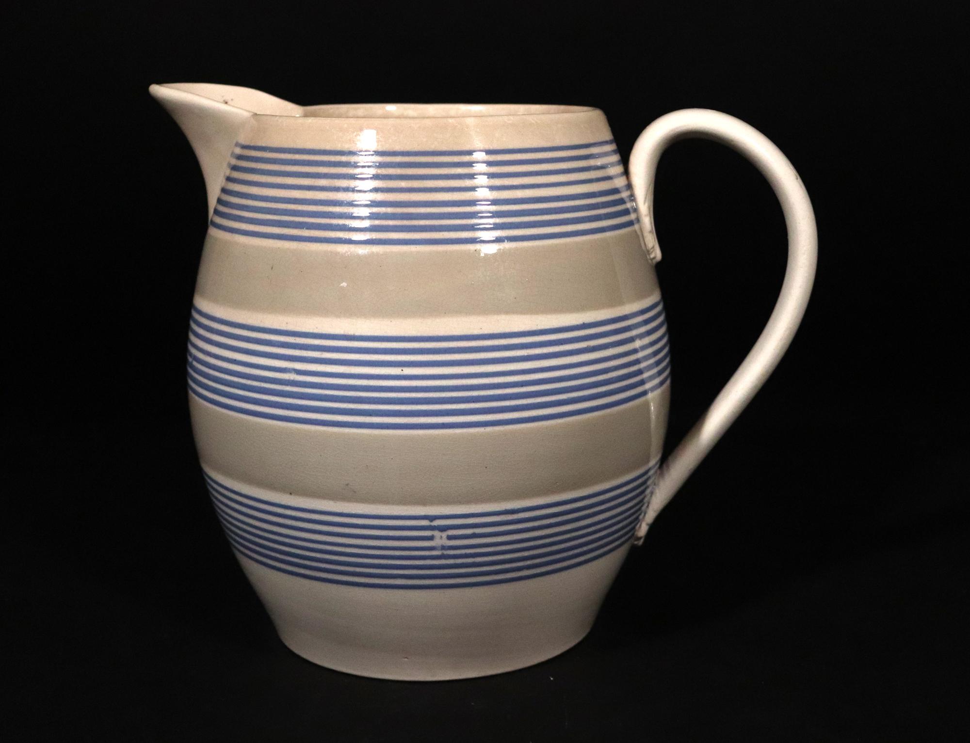Mocha Slip-dekorierter großer Keramikkrug mit Bändern, um 1810-20 (19. Jahrhundert) im Angebot