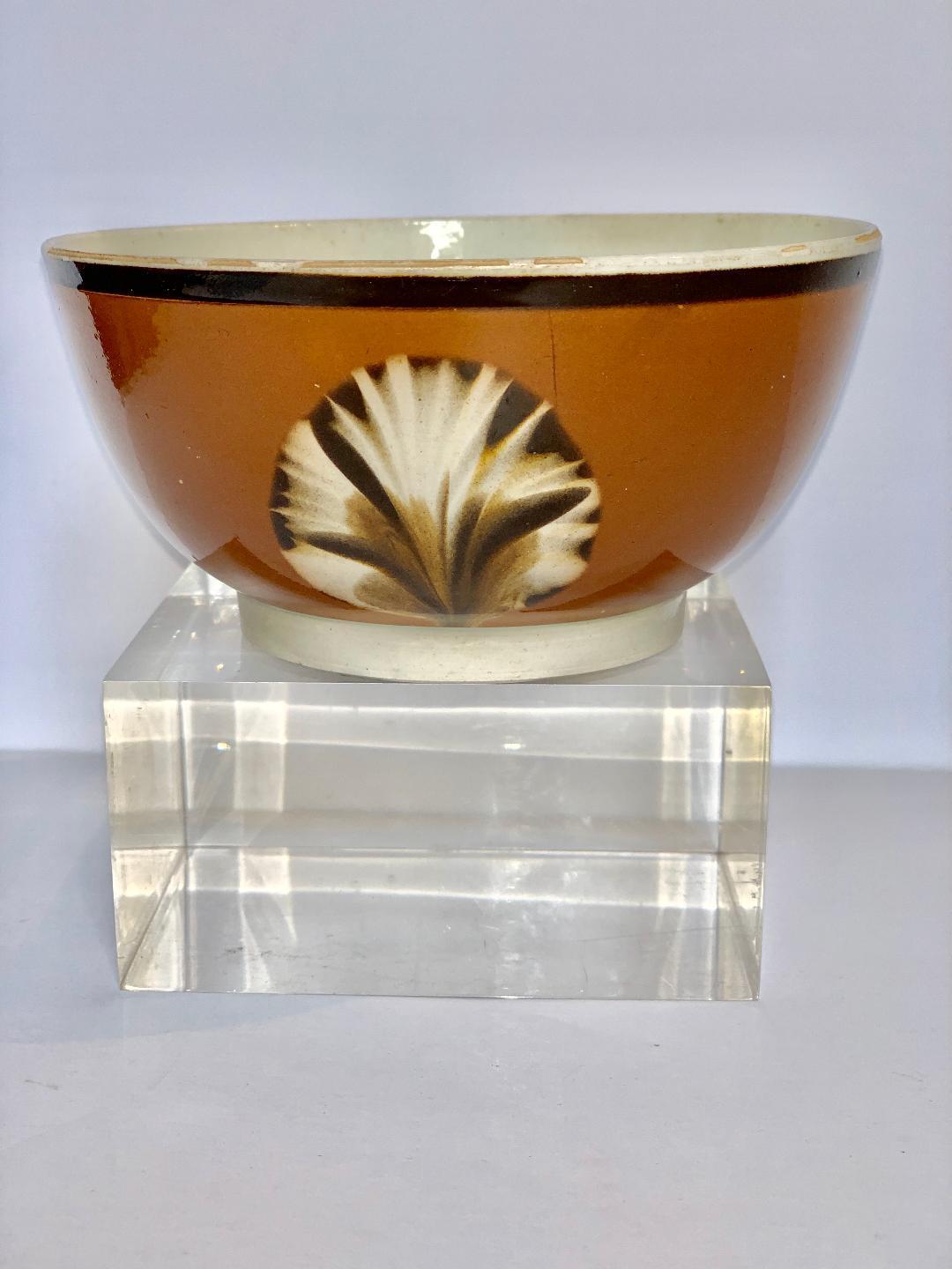 Mochaware Bowl with Dipped Fan Decoration Made in England, circa 1800 In Excellent Condition In Katonah, NY