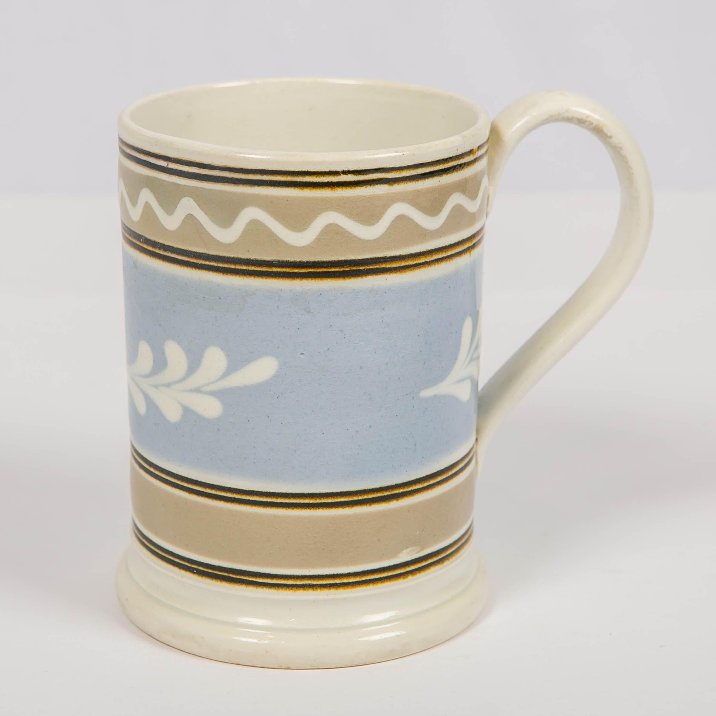 Rickard Collection Mochaware Mug w/ Oak Leaf & Wavy Line Decoration  In Good Condition For Sale In Katonah, NY