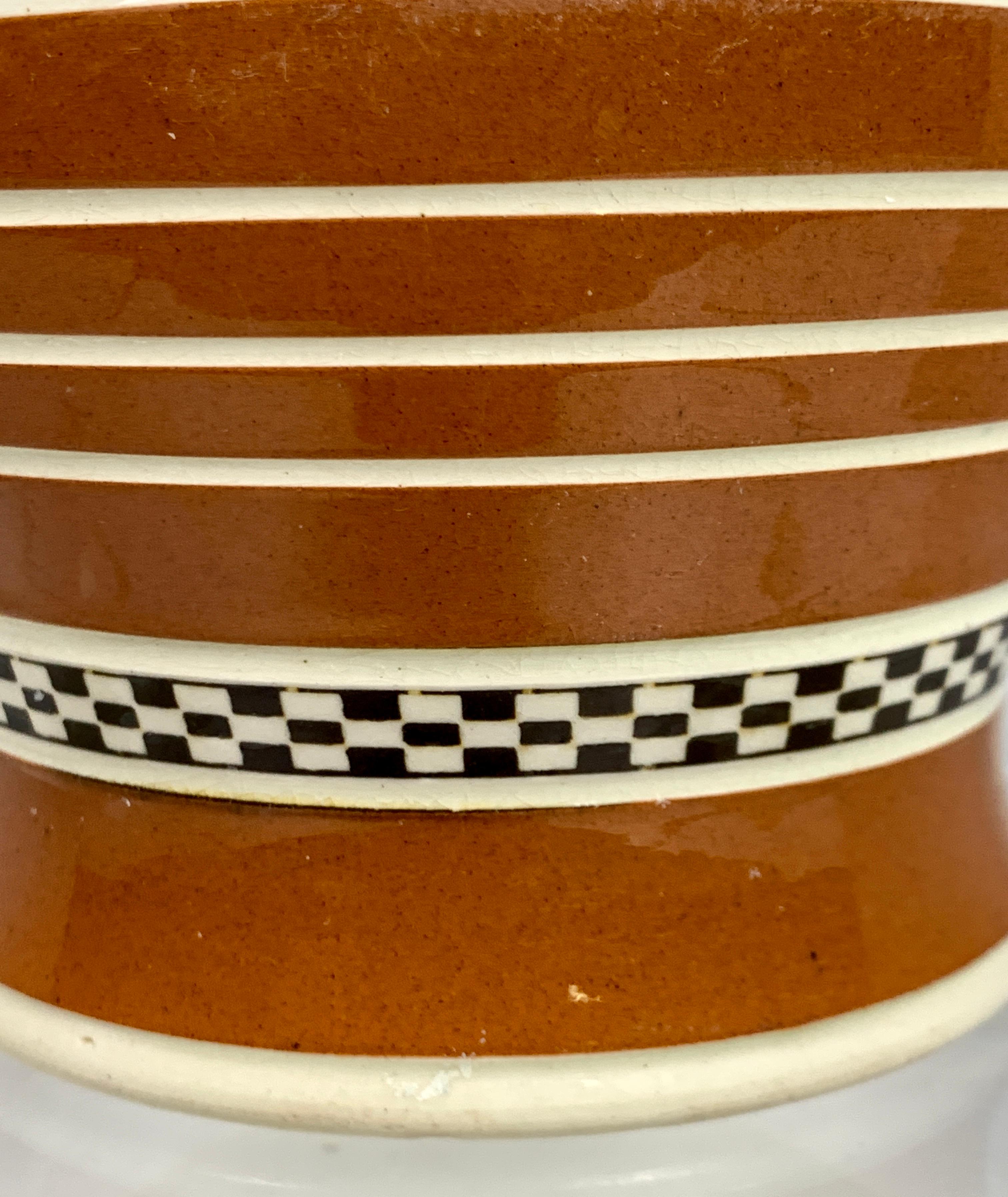 Mochaware-Krug mit Schokoladenbraun-Schlicker, England um 1815 im Angebot 2