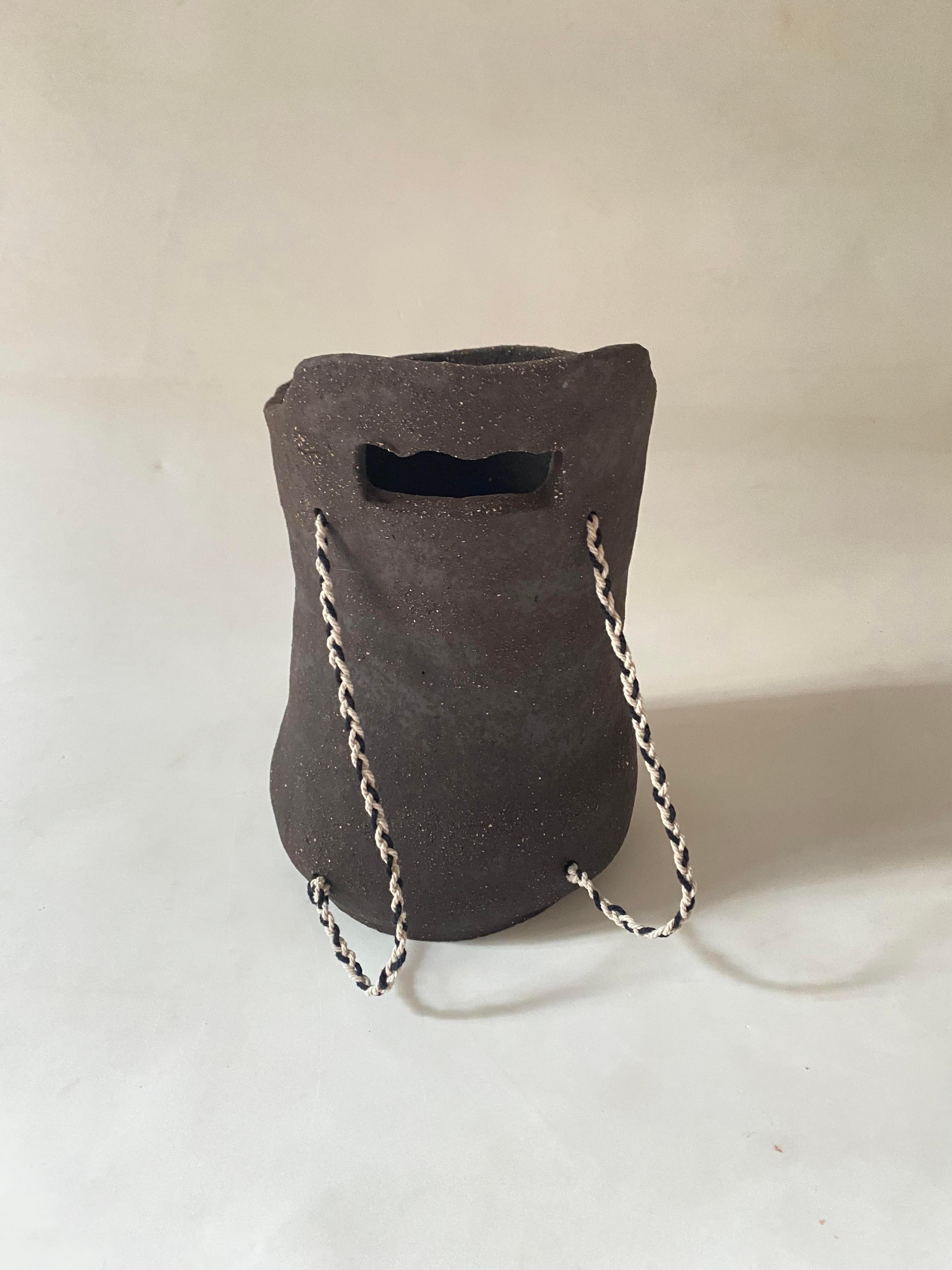 Spagnolo Vaso Mochila di Oikos Estudio in vendita