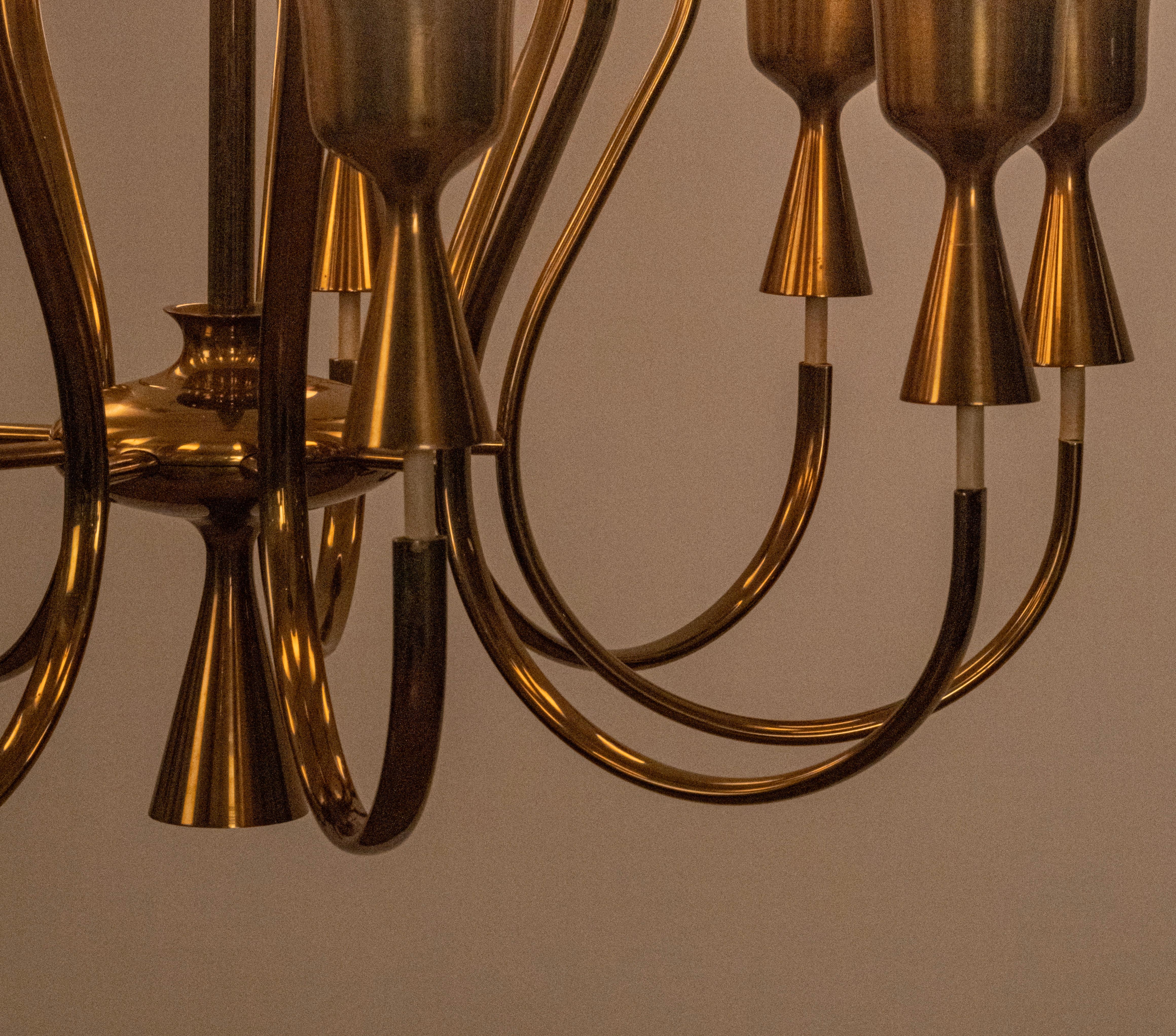 Metà XX secolo Mod. 12613 Lampadario a 9 bracci in ottone di Angelo Lelii per Arredoluce, Italia, c.C. in vendita