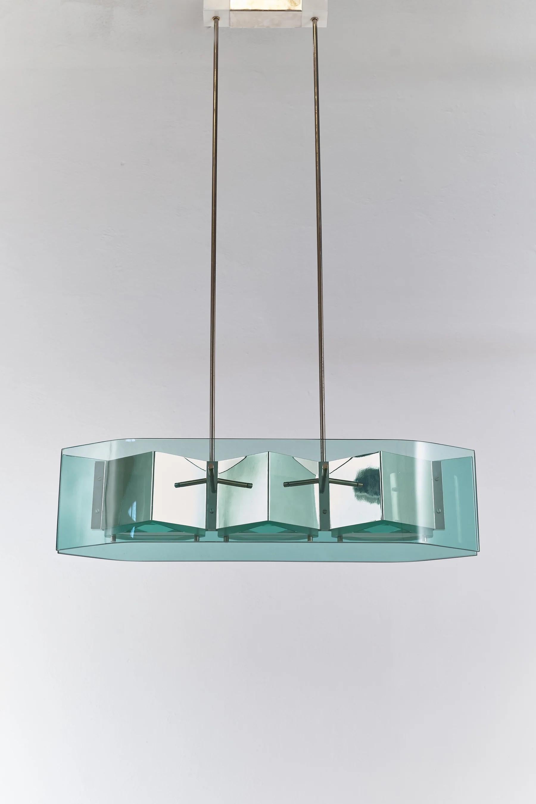 Lampada a sospensione mod. 1274. Ottone nichelato, cristallo, metallo smaltato e vetro colorato. Prodotto da Stilnovo circa 1960.

