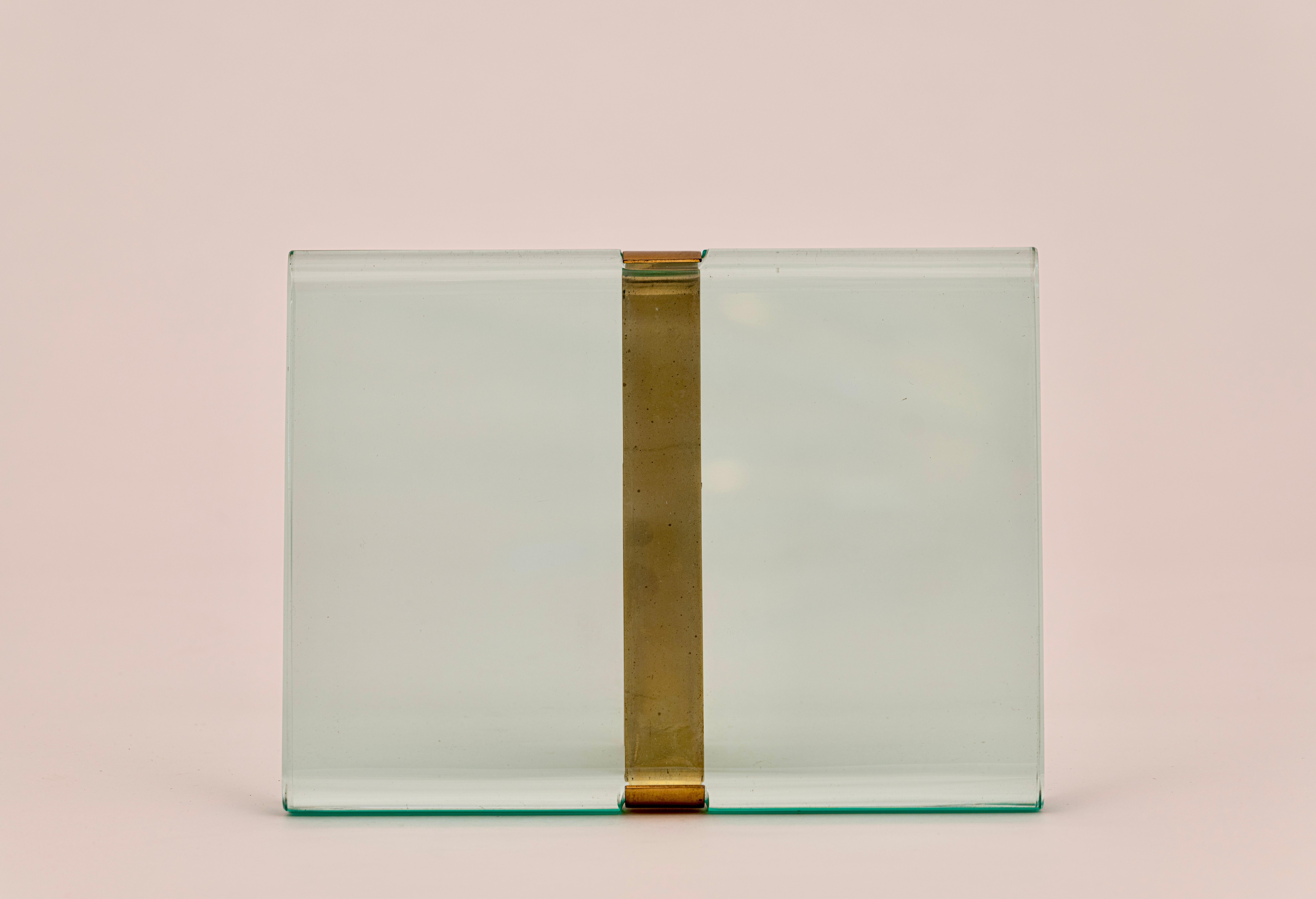 Mod. 1371/1 Marco de cristal de Pietro Chiesa para Fontana Arte, Italia, c.1960 Latón en venta