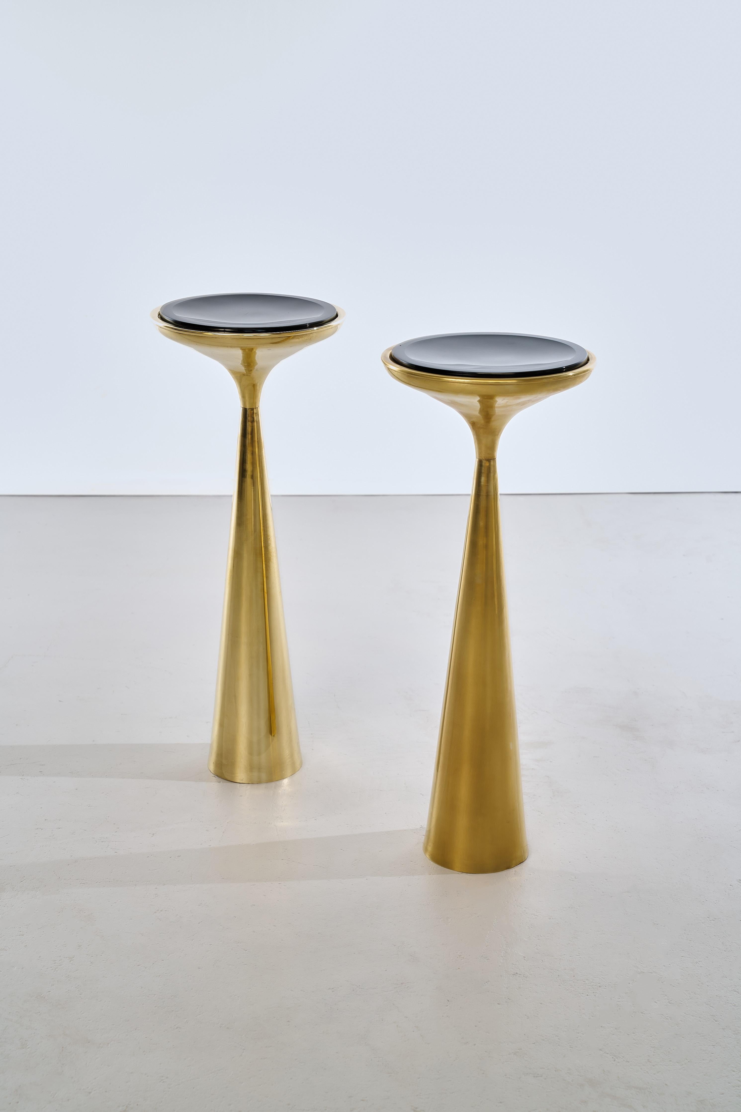 La table d'appoint Mod. 1776 Side Table, conçue par Max Ingrand pour Fontana Arte dans les années 1960, est un classique du mobilier moderne italien du milieu du siècle. Max Ingrand était un designer et artiste franco-italien de renom, connu pour