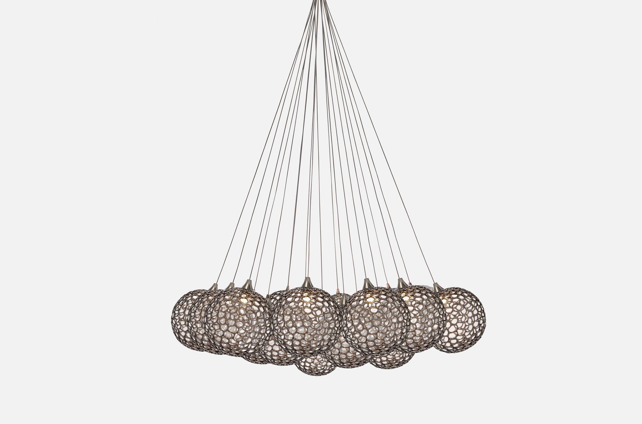 Handgeblasene Glaspendelleuchten. 19 Cluster-Glas-Pendelleuchten auf 18