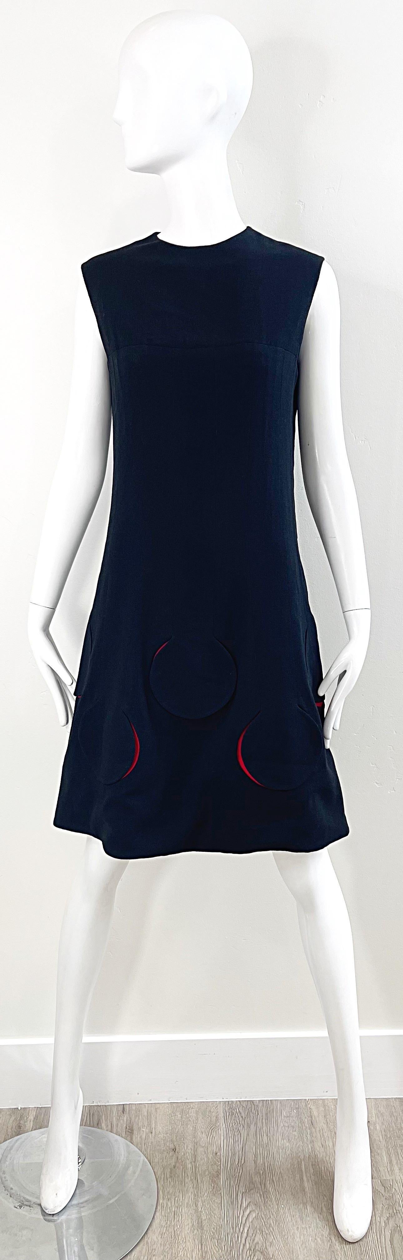 Mod 1960s Pierre Cardin Space A Age Noir Rouge Vintage 60s Shift Dress en vente 5