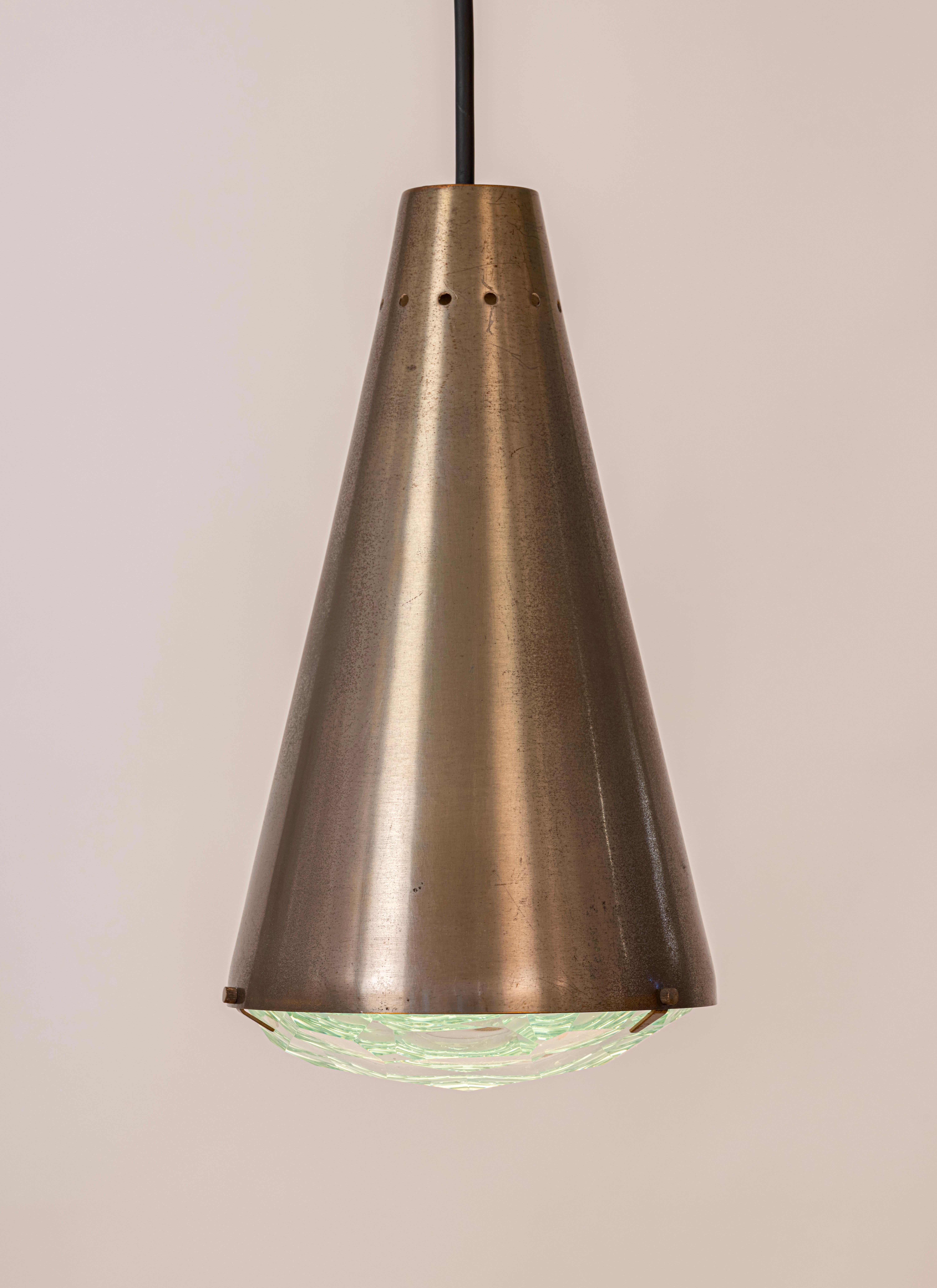 Mod. 1995 Plafoniera sfaccettata di Max Ingrand per Fontana Arte, Italia. 1995 Plafoniera sfaccettata di Max Ingrand per Fontana Arte, Italia. C.C. in vendita 1