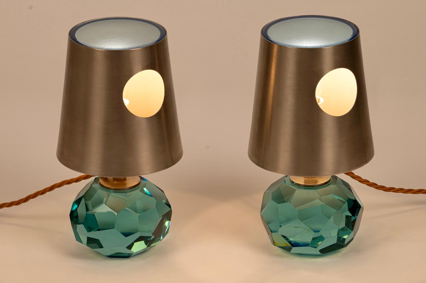 Metà XX secolo Mod. 2228 Lampade da tavolo in vetro sfaccettato di Max Ingrand per Fontana Arte, Italia