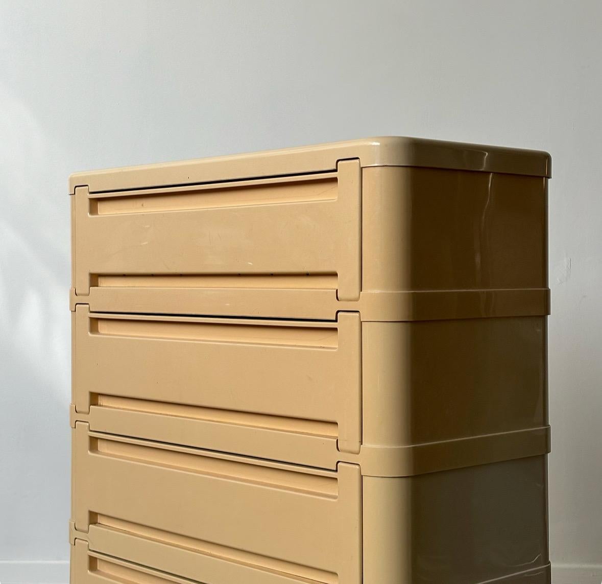 Cassettiera Mod. 4963 Cassettiera di Olaf von Bohr per Kartell, Italia anni '70 In condizioni buone in vendita a Tel Aviv-Yafo, Tel Aviv District