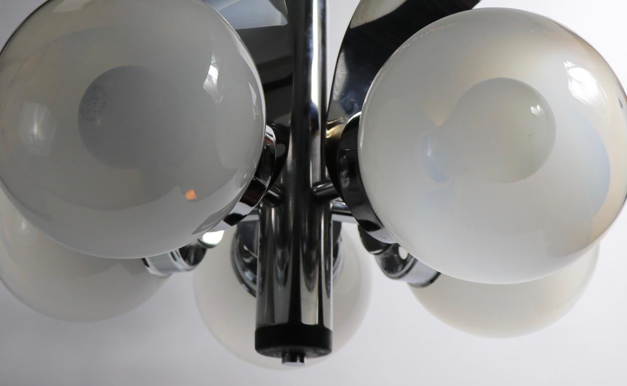 Mod 5-Light Chrome and Glass Ball Chandelier In Good Condition For Sale In New York, NY