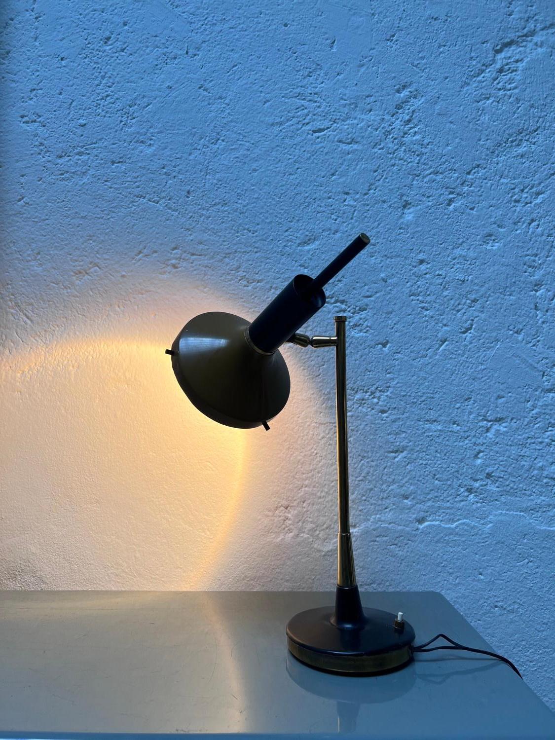 Mod. 553 Table Lamp by Oscar Torlasco for Lumi, Collectible Italian Design For Sale 4