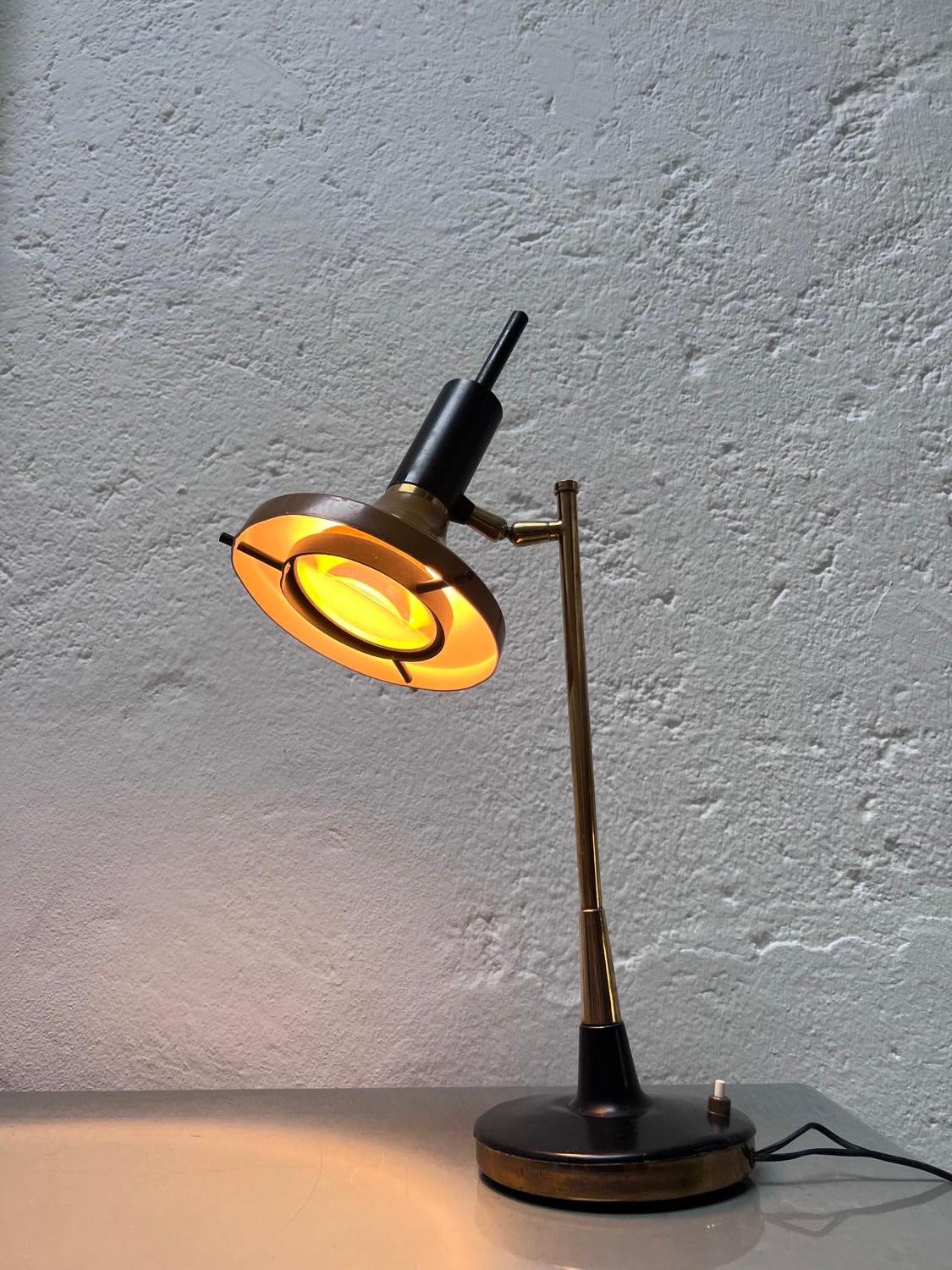 Mod. 553 Table Lamp by Oscar Torlasco for Lumi, Collectible Italian Design For Sale 5